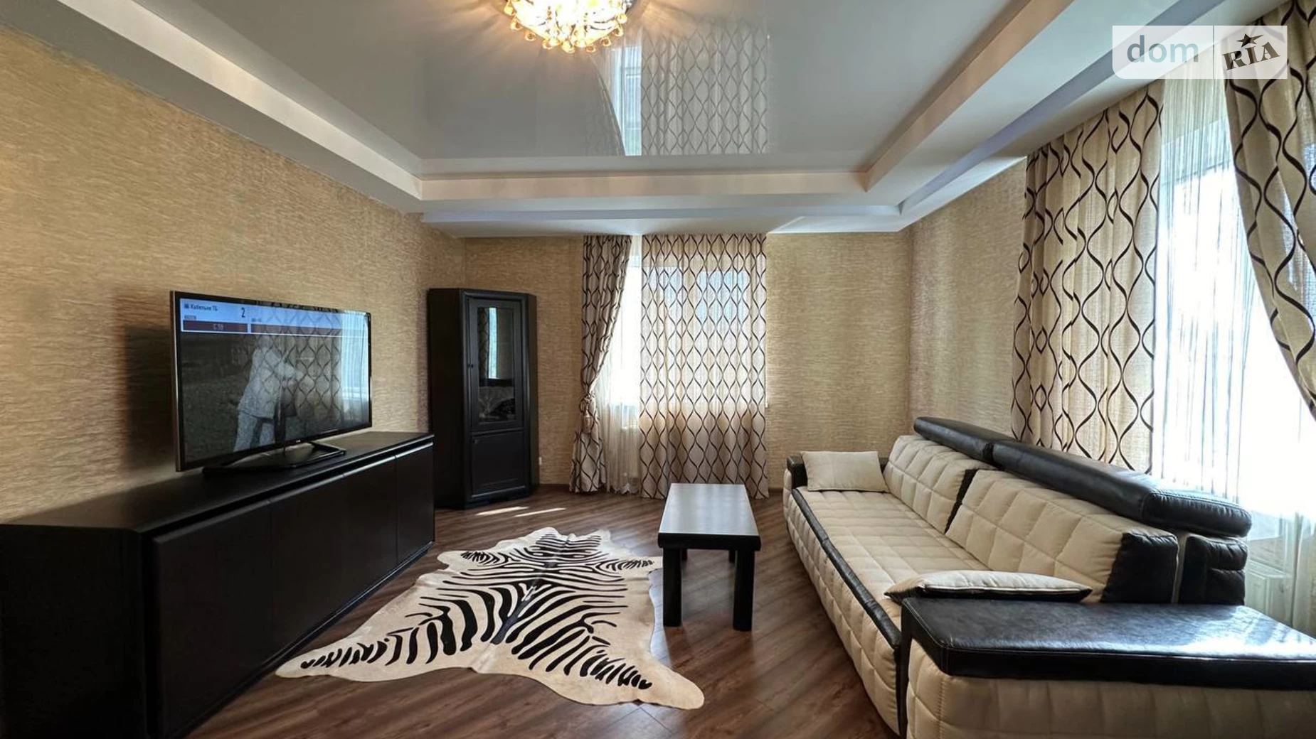 Продается 2-комнатная квартира 78 кв. м в Ровно, ул. Коновальца Евгения