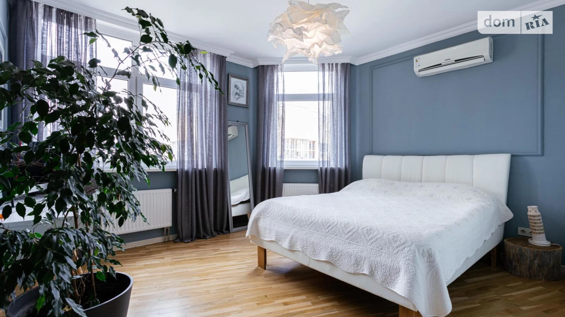 Продается 4-комнатная квартира 90 кв. м в Киеве, ул. Семьи Кульженков, 35