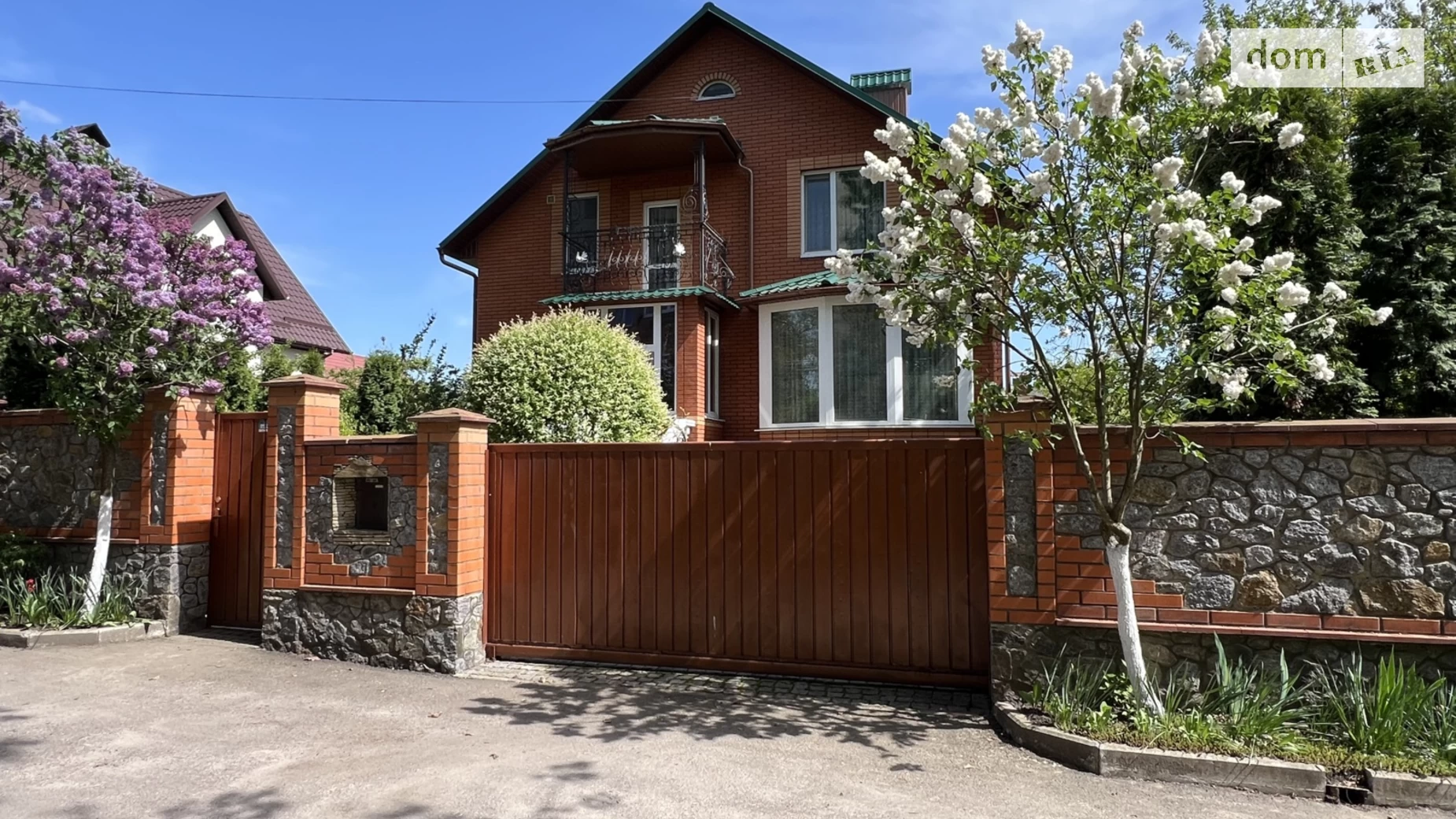 Продается дом на 2 этажа 235.2 кв. м с террасой, цена: 240000 $ - фото 2