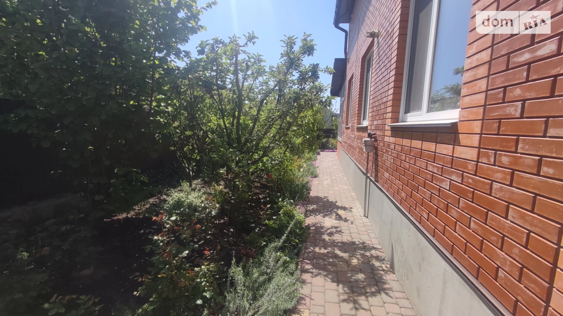 Продается дом на 2 этажа 250 кв. м с камином, цена: 240000 $ - фото 4