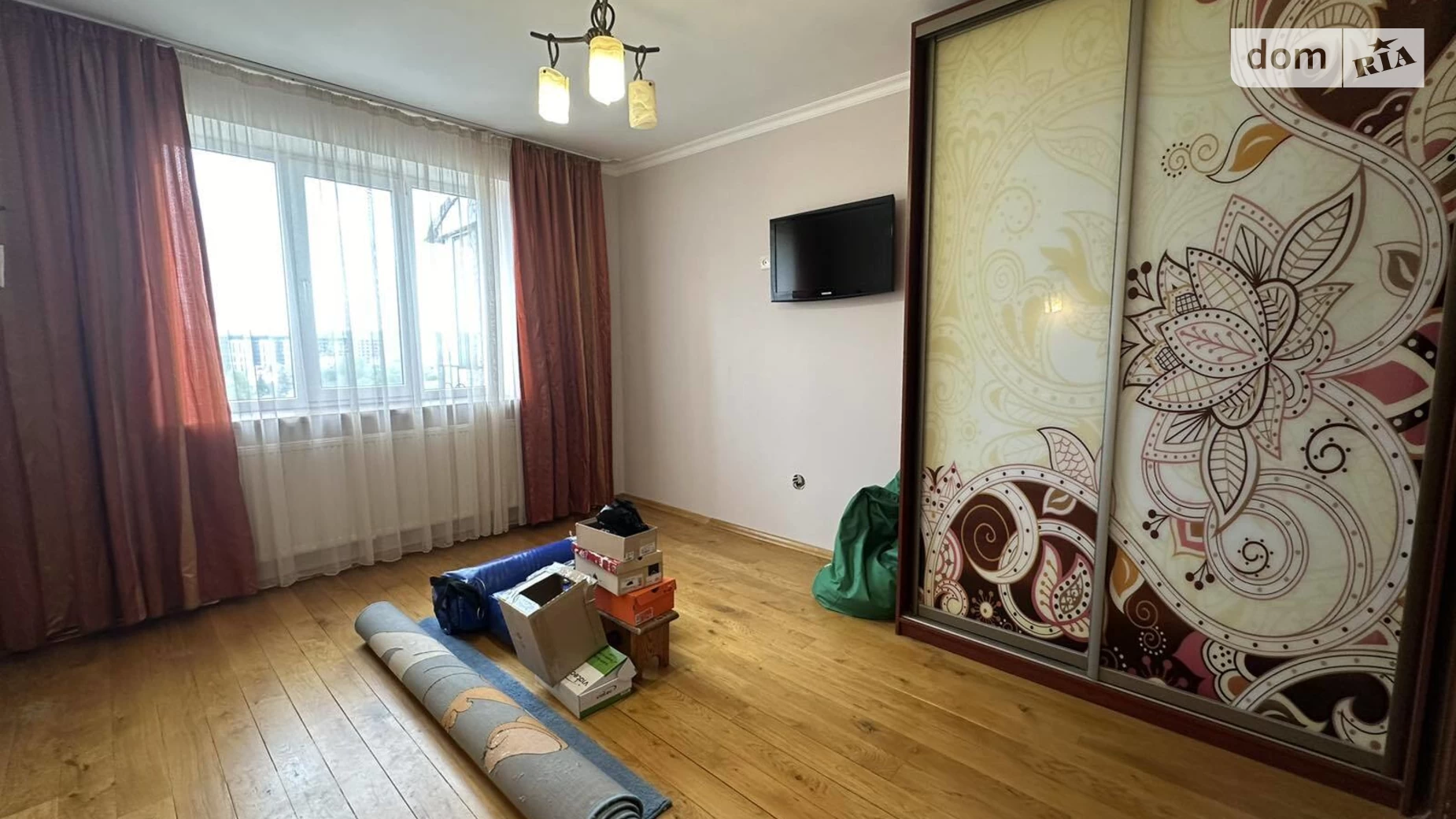 Продается 3-комнатная квартира 96 кв. м в Ивано-Франковске, бул. Южный