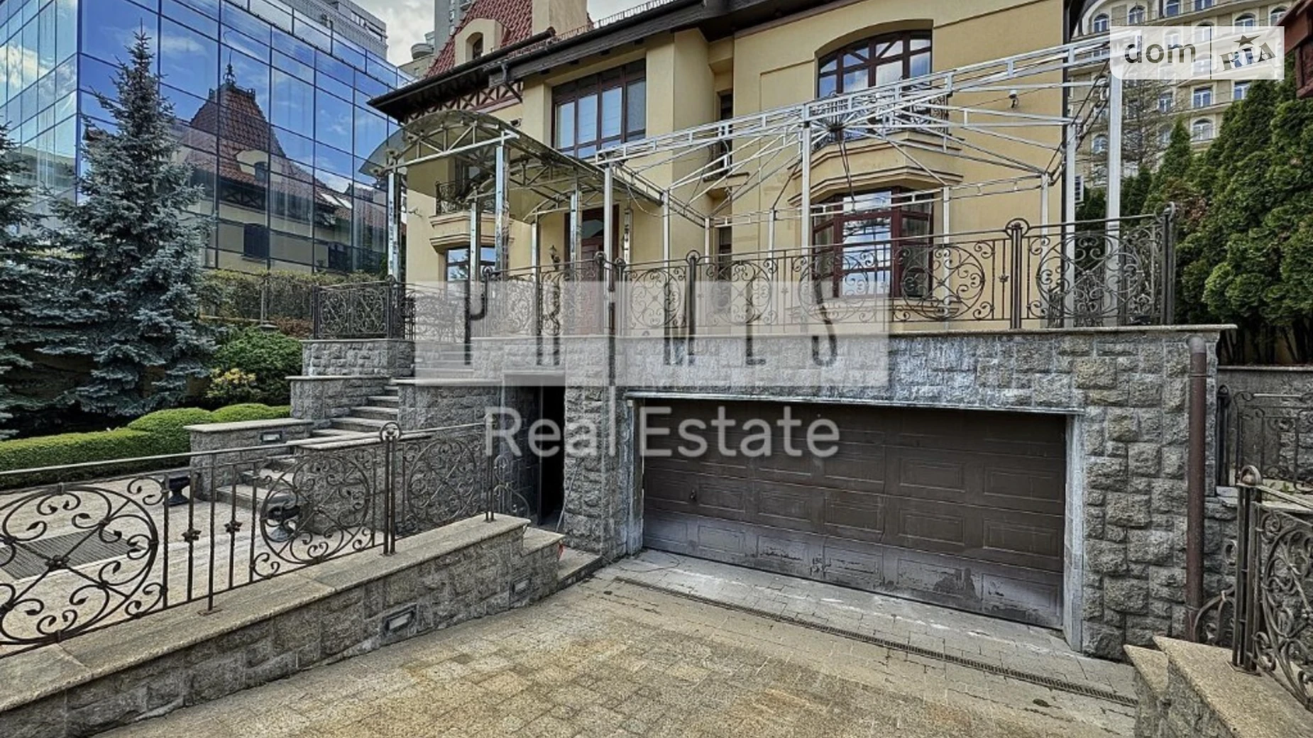 Сдается в аренду дом на 2 этажа 750 кв. м с верандой, цена: 6000 $ - фото 2