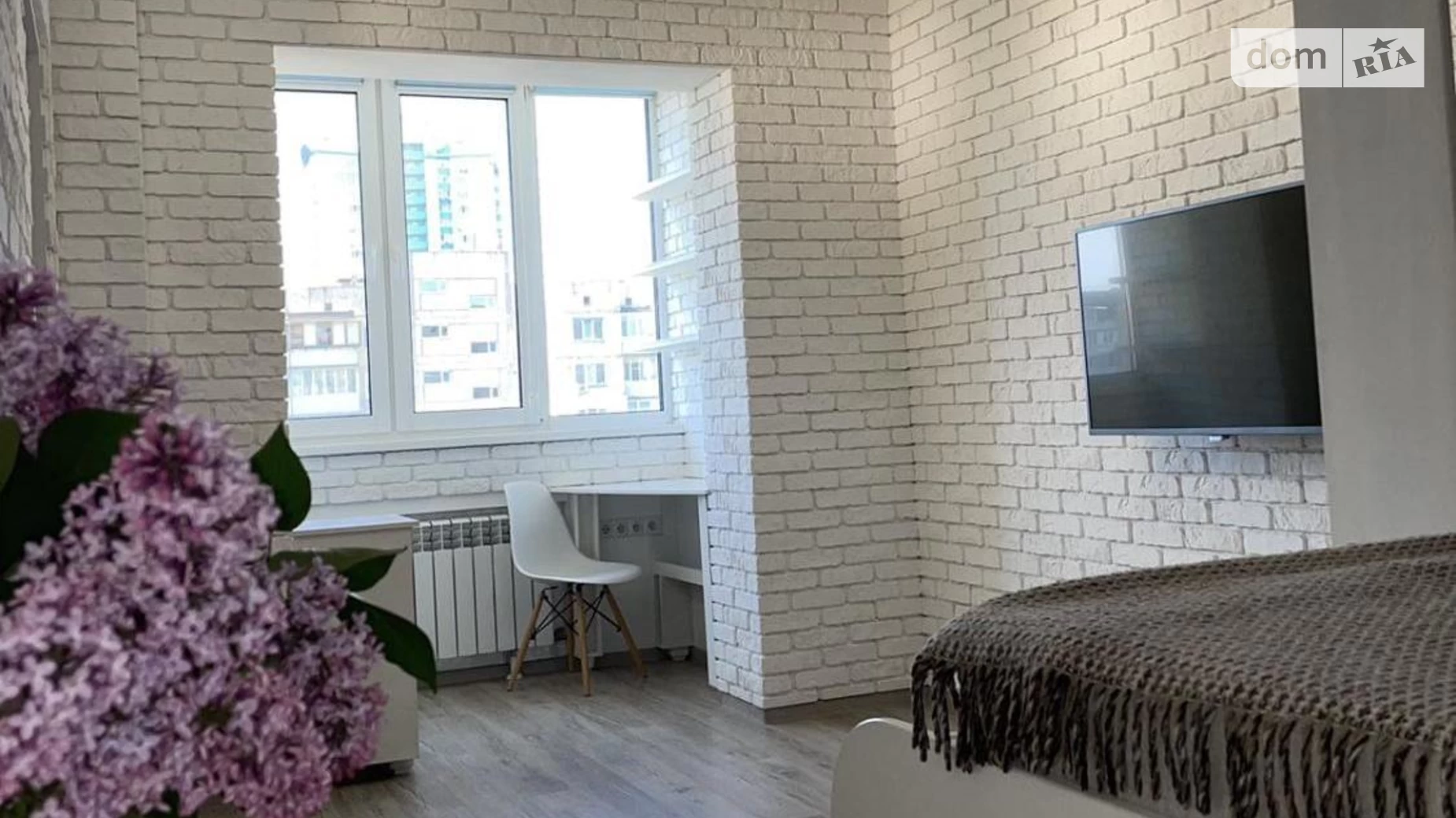 Продается 1-комнатная квартира 39 кв. м в Киеве, ул. Приречная, 17В