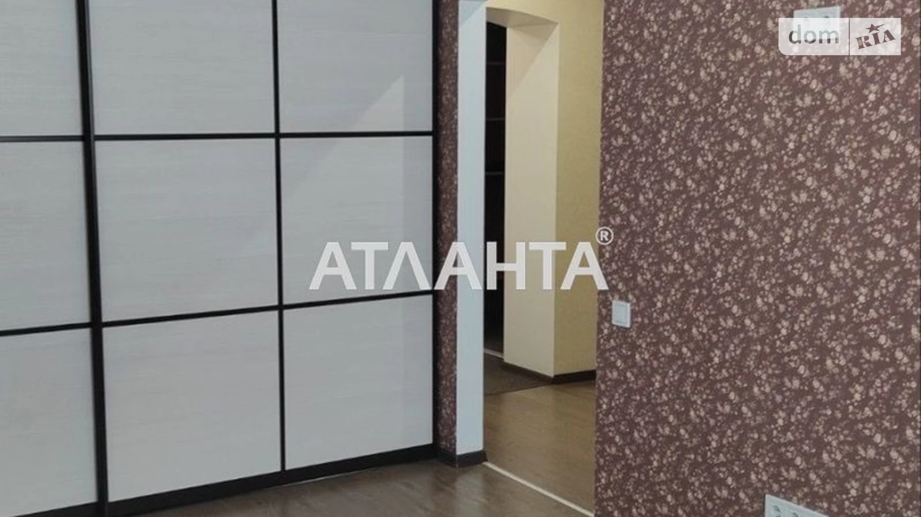 Продается 2-комнатная квартира 61.5 кв. м в Черноморске, ул. Александрийская
