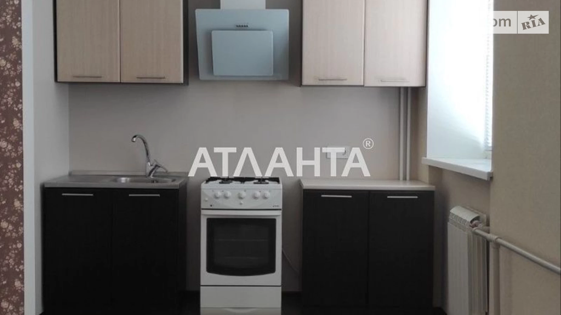 Продается 2-комнатная квартира 61.5 кв. м в Черноморске, ул. Александрийская