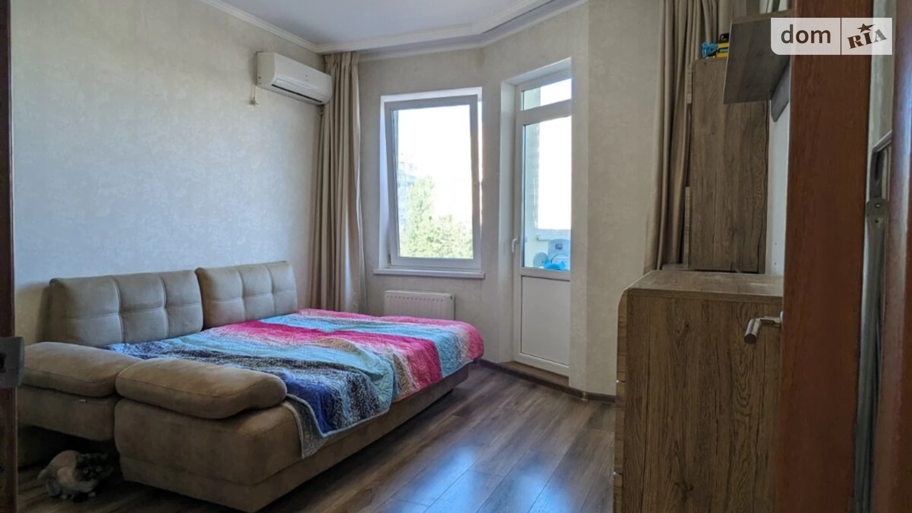 Продается 1-комнатная квартира 38 кв. м в Одессе, мас. Радужный
