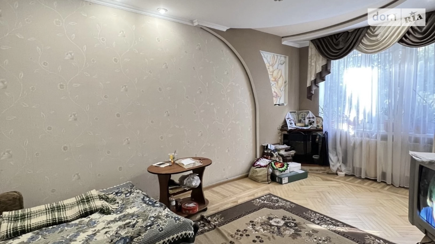Продается 4-комнатная квартира 77 кв. м в Барышевке, ул. Богдана Хмельницкого(Комсомольская)