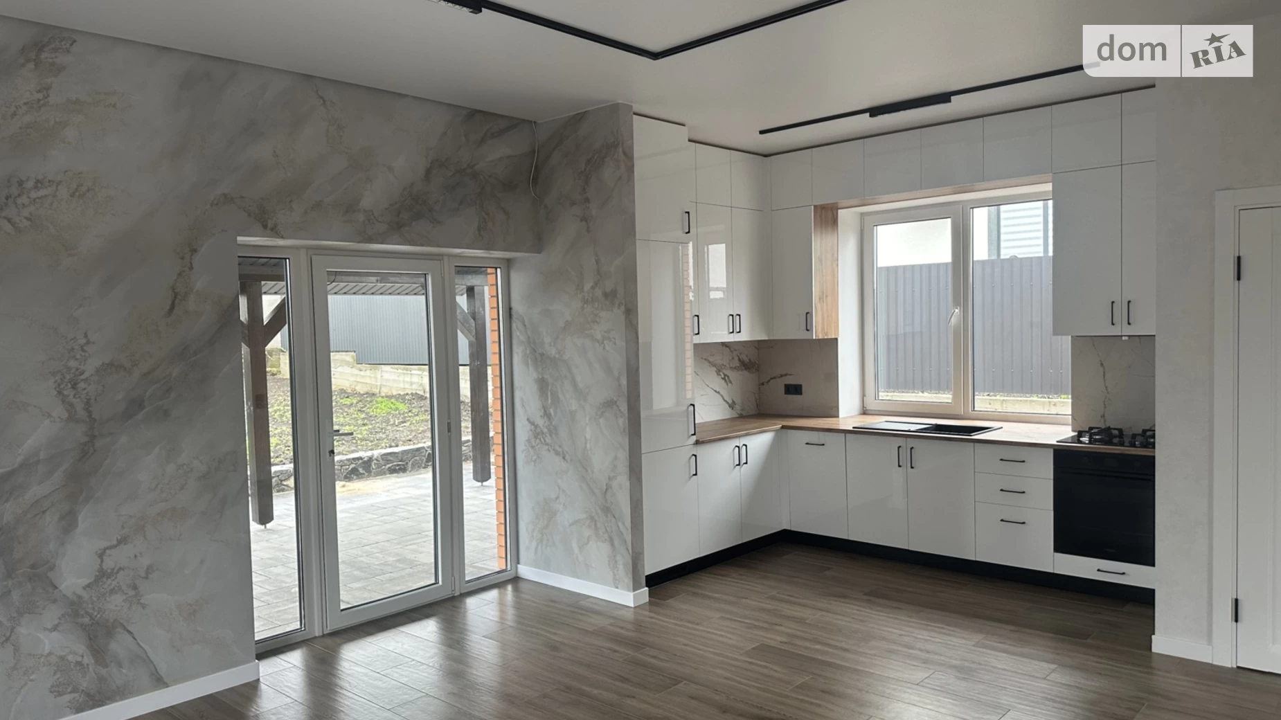 Продается дом на 2 этажа 125 кв. м с камином, цена: 155000 $ - фото 4