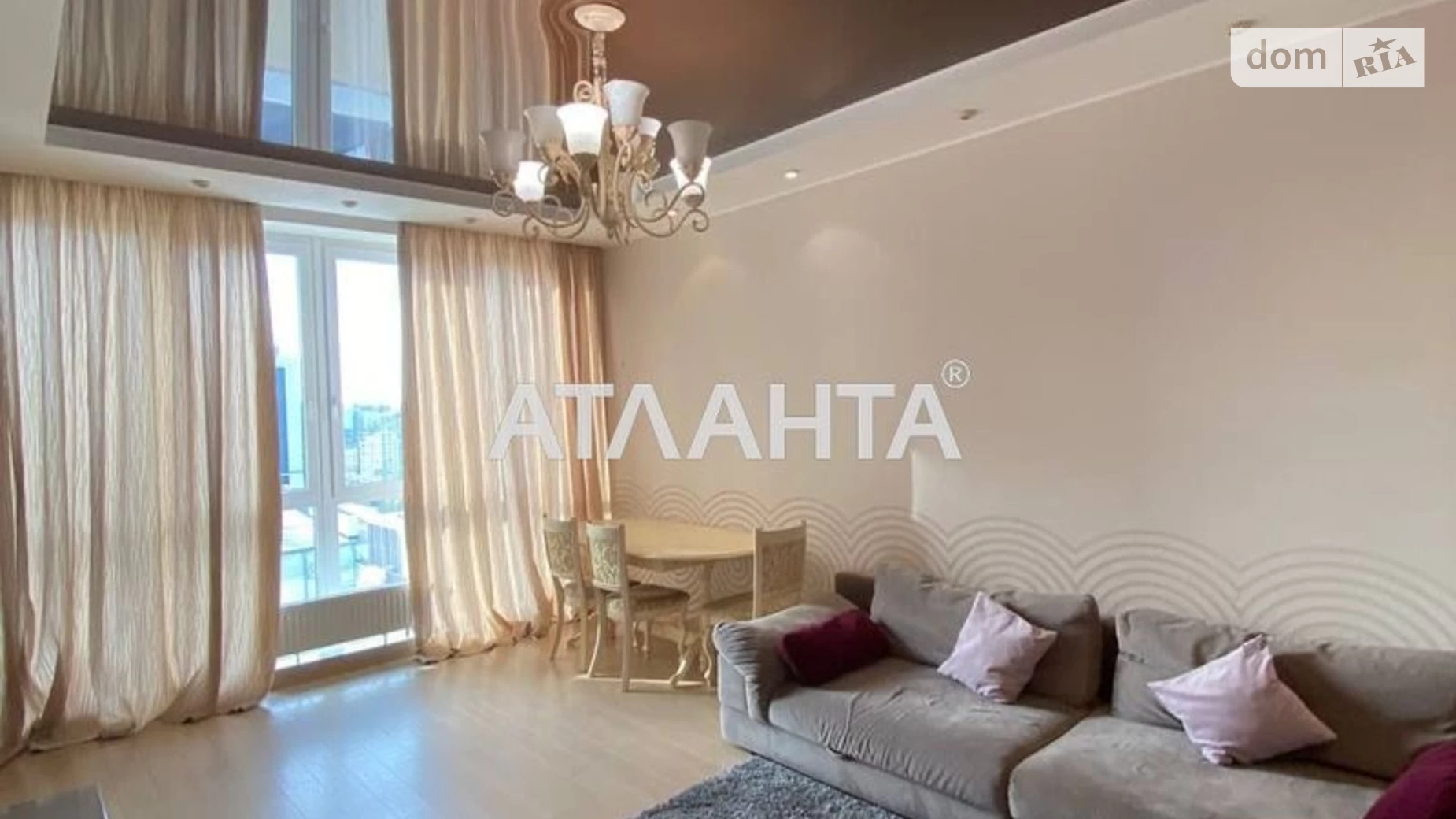 Продается 2-комнатная квартира 61.3 кв. м в Одессе, ул. Литературная, 122А