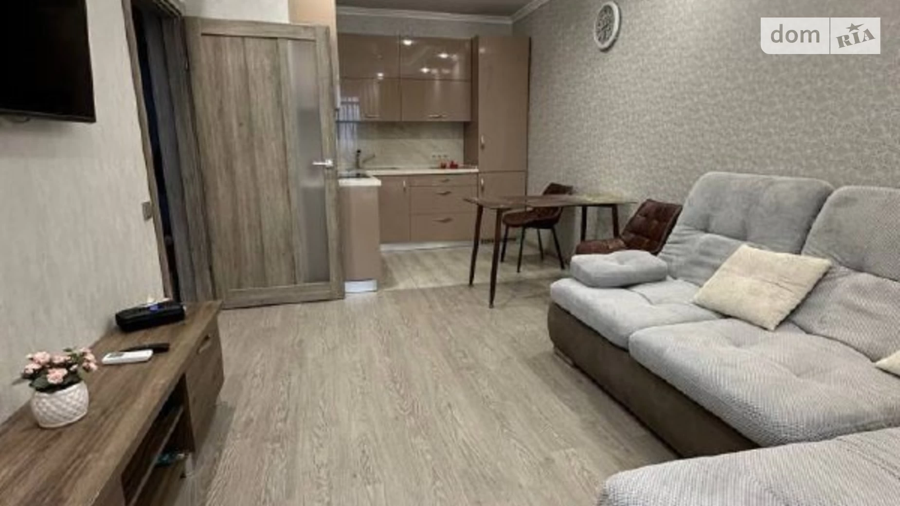 Продается 1-комнатная квартира 44 кв. м в Одессе, ул. Толбухина, 135А