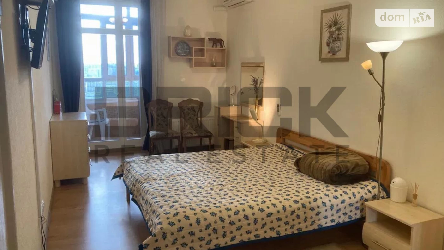 Продается 2-комнатная квартира 83 кв. м в Киеве, ул. Коновальца Евгения, 36Б