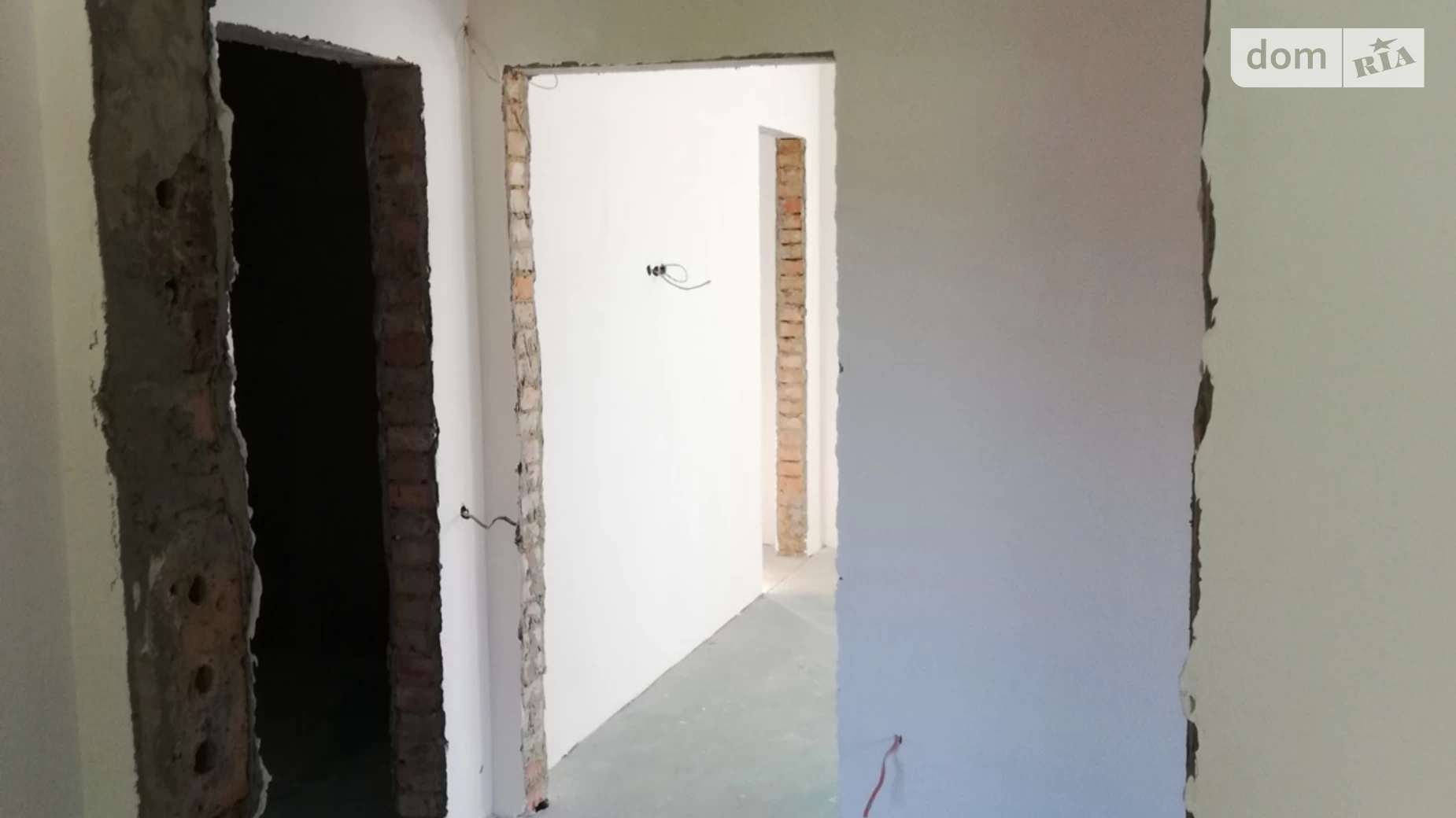 Продается дом на 2 этажа 125 кв. м с бассейном, цена: 130000 $ - фото 4