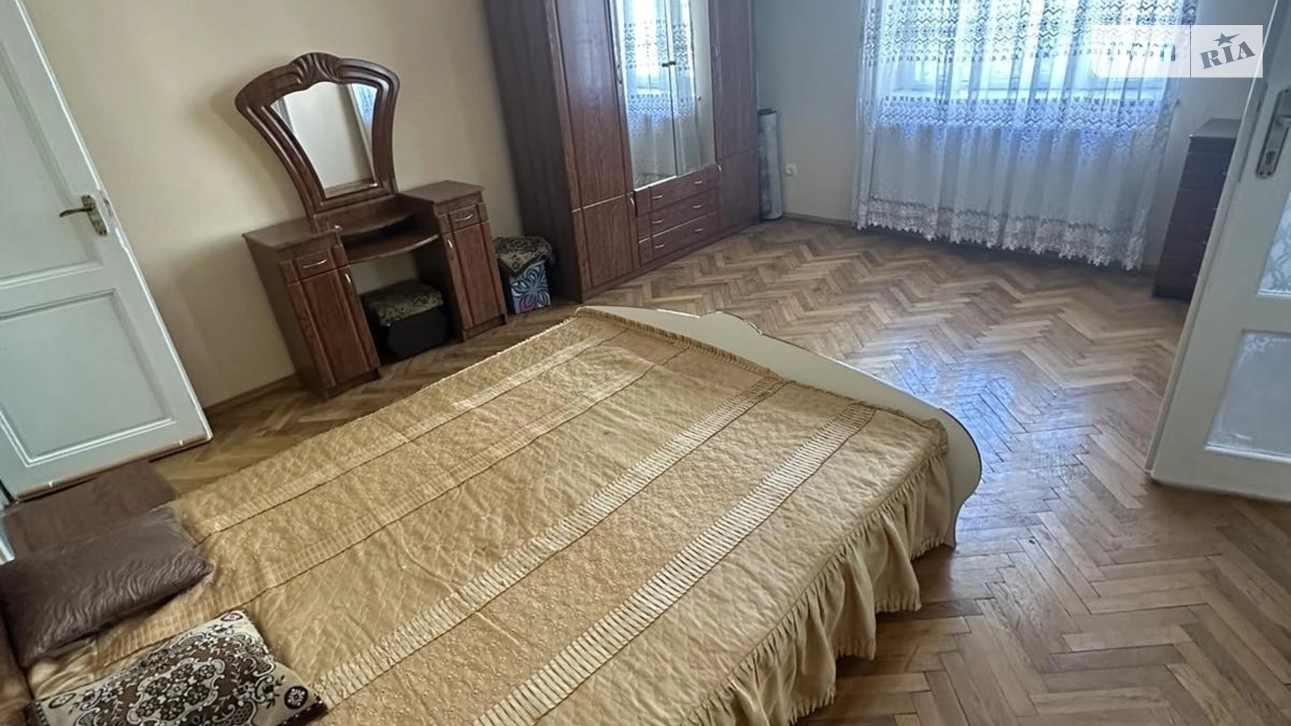 Продается 2-комнатная квартира 68 кв. м в Черновцах, ул. Садовая, 22