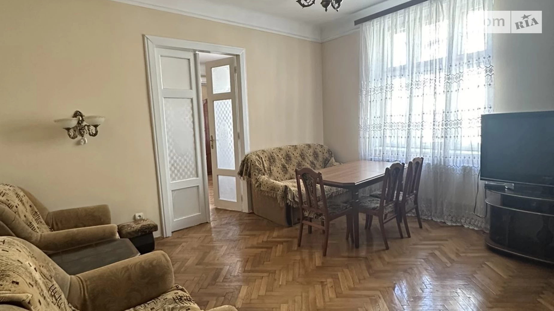 Продается 2-комнатная квартира 68 кв. м в Черновцах, ул. Садовая, 22