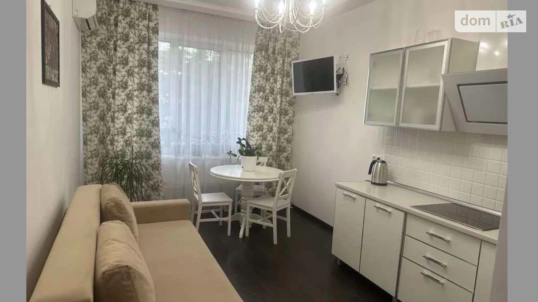 Продается 1-комнатная квартира 46 кв. м в Одессе, бул. Французский