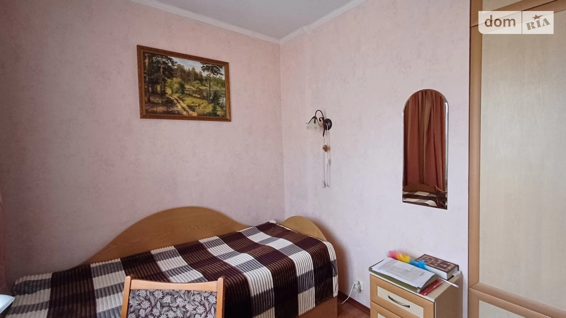 Продается 4-комнатная квартира 81 кв. м в Чернигове