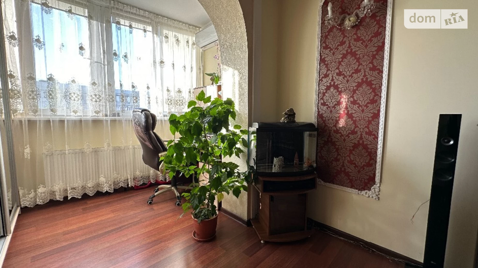 Продается 1-комнатная квартира 47.8 кв. м в Ивано-Франковске