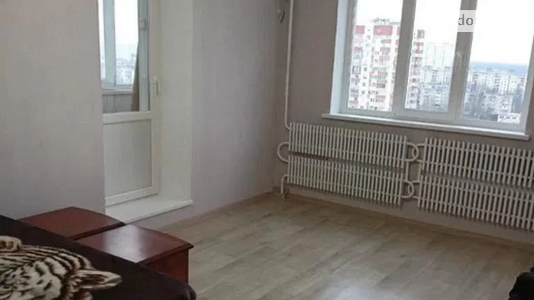 Продається 2-кімнатна квартира 50 кв. м у Харкові, просп. Тракторобудівників, 94