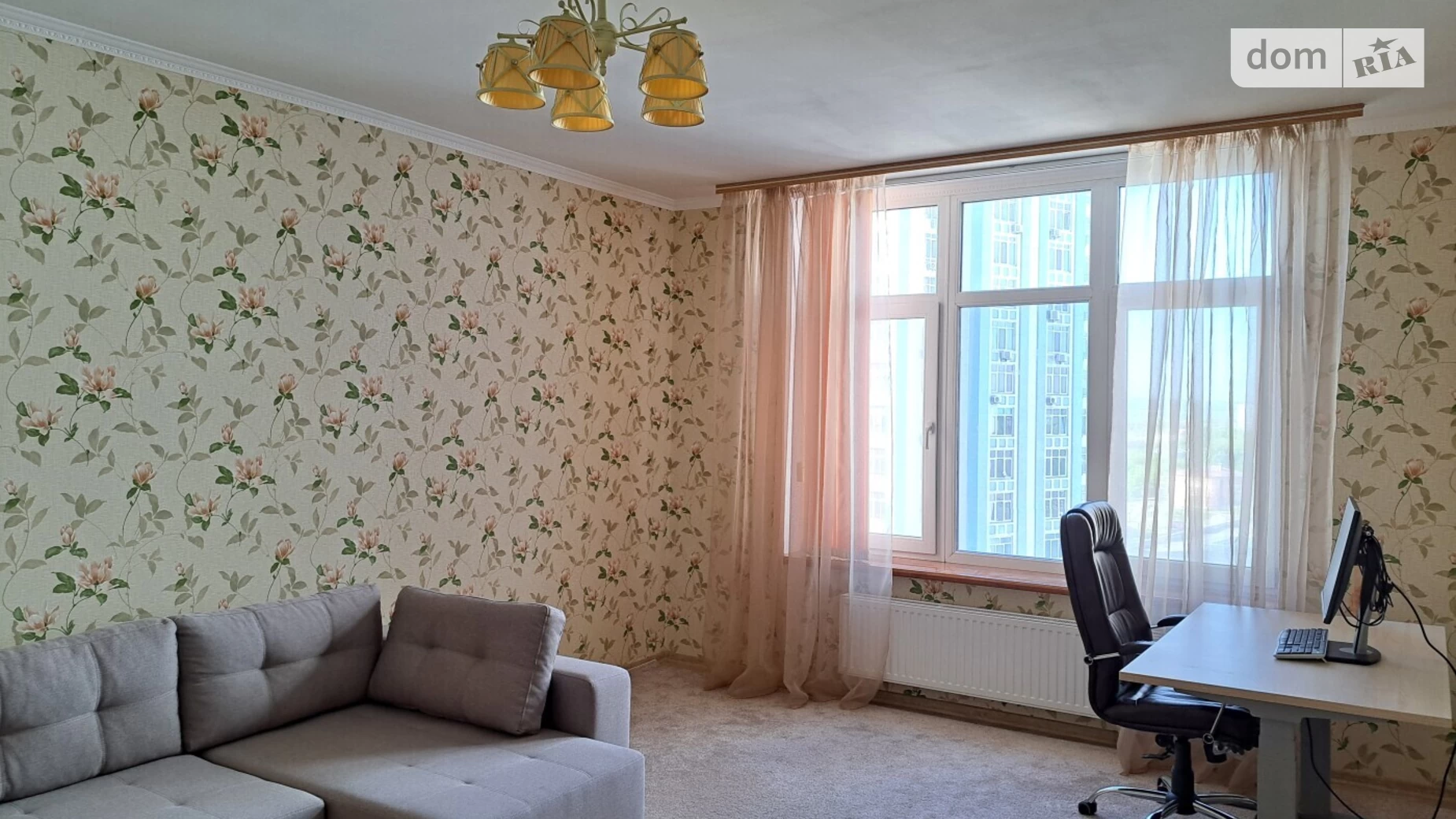 Продается 2-комнатная квартира 72 кв. м в Киеве, наб. Днепровская, 26