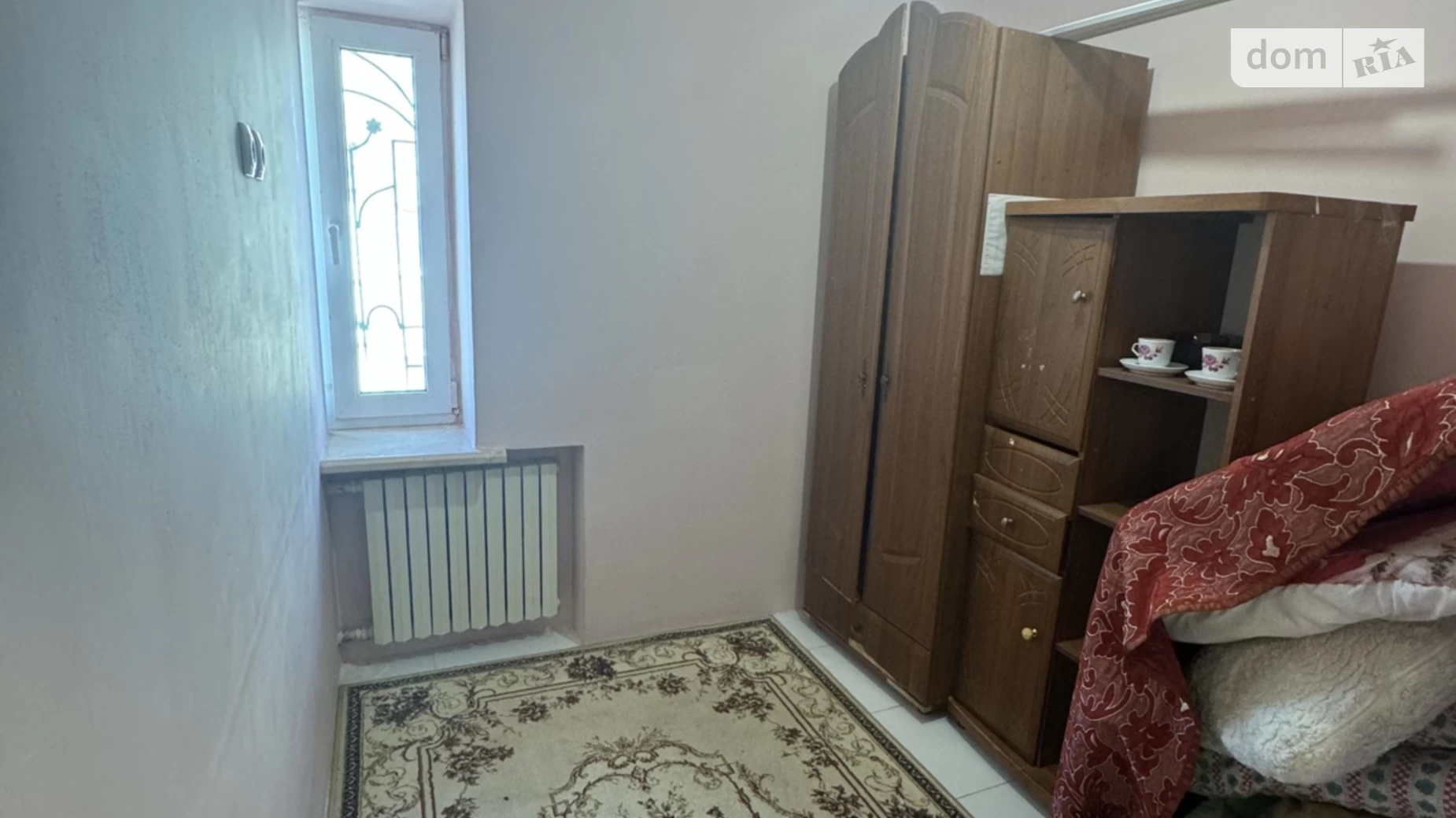 Продається 3-кімнатна квартира 43 кв. м у Одесі, вул. Романа Кармена, 11А
