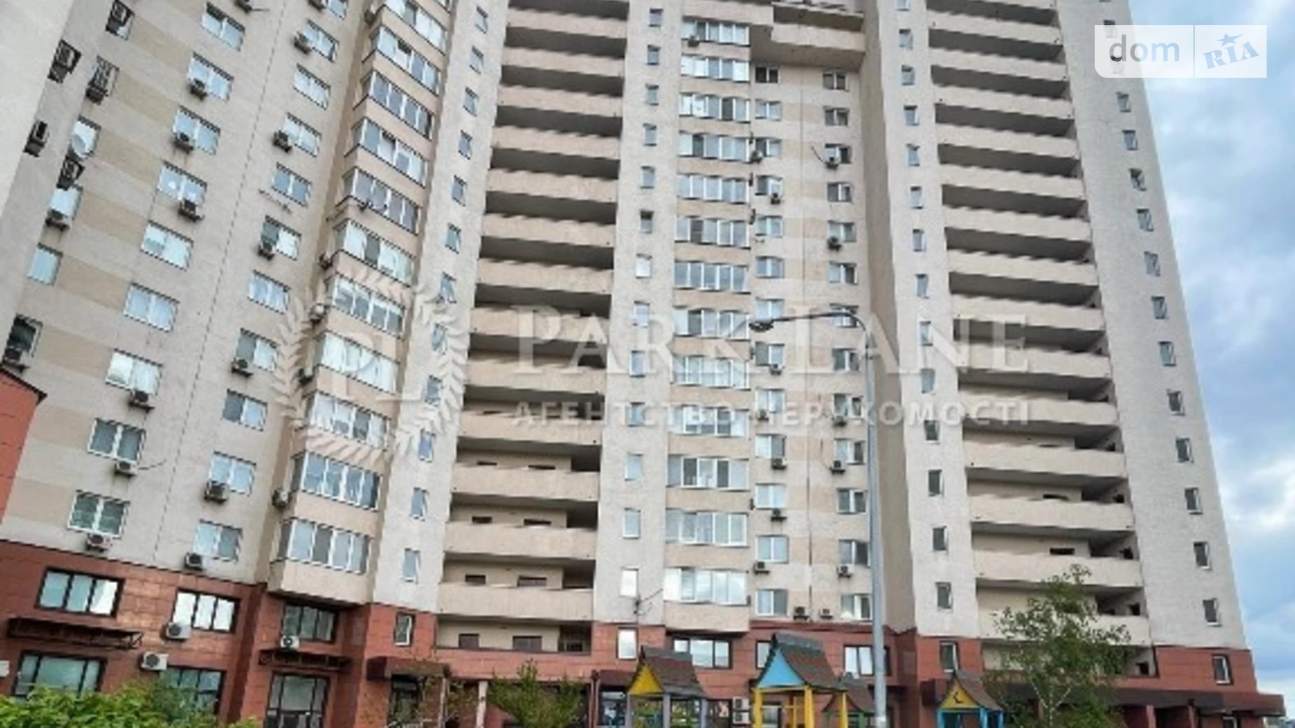 Продается 2-комнатная квартира 72 кв. м в Киеве, ул. Александра Мишуги, 12