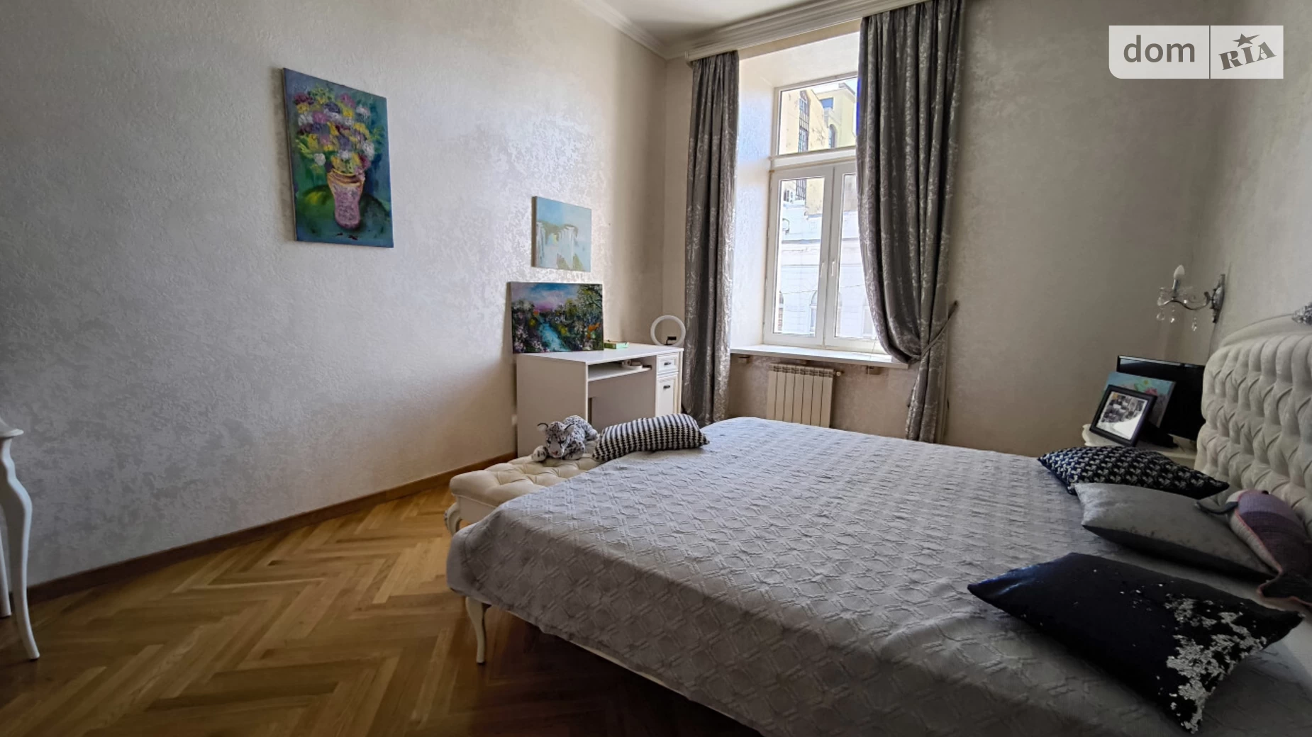 Продается 3-комнатная квартира 116 кв. м в Одессе, ул. Дерибасовская