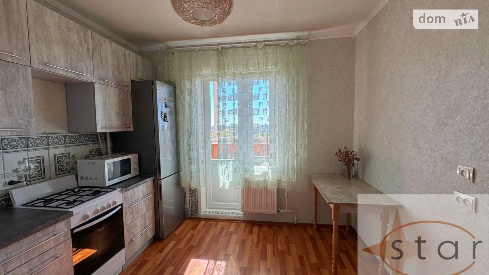 Продается 1-комнатная квартира 39 кв. м в Чернигове