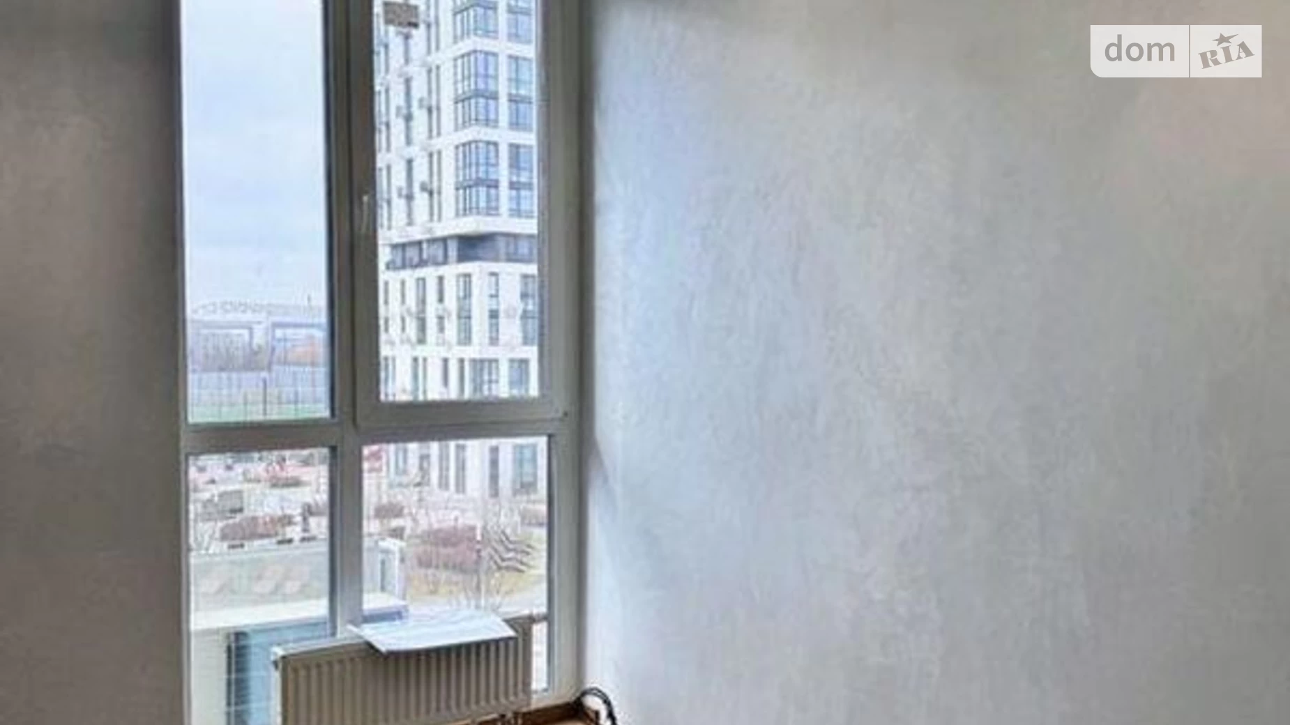 Продается 1-комнатная квартира 41 кв. м в Киеве, ул. Салютная, 2 корпус 5