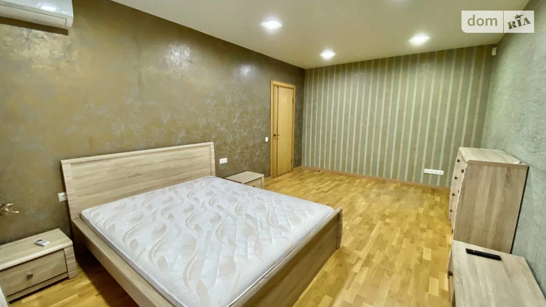 Продается 1-комнатная квартира 37.5 кв. м в Днепре, просп. Героев