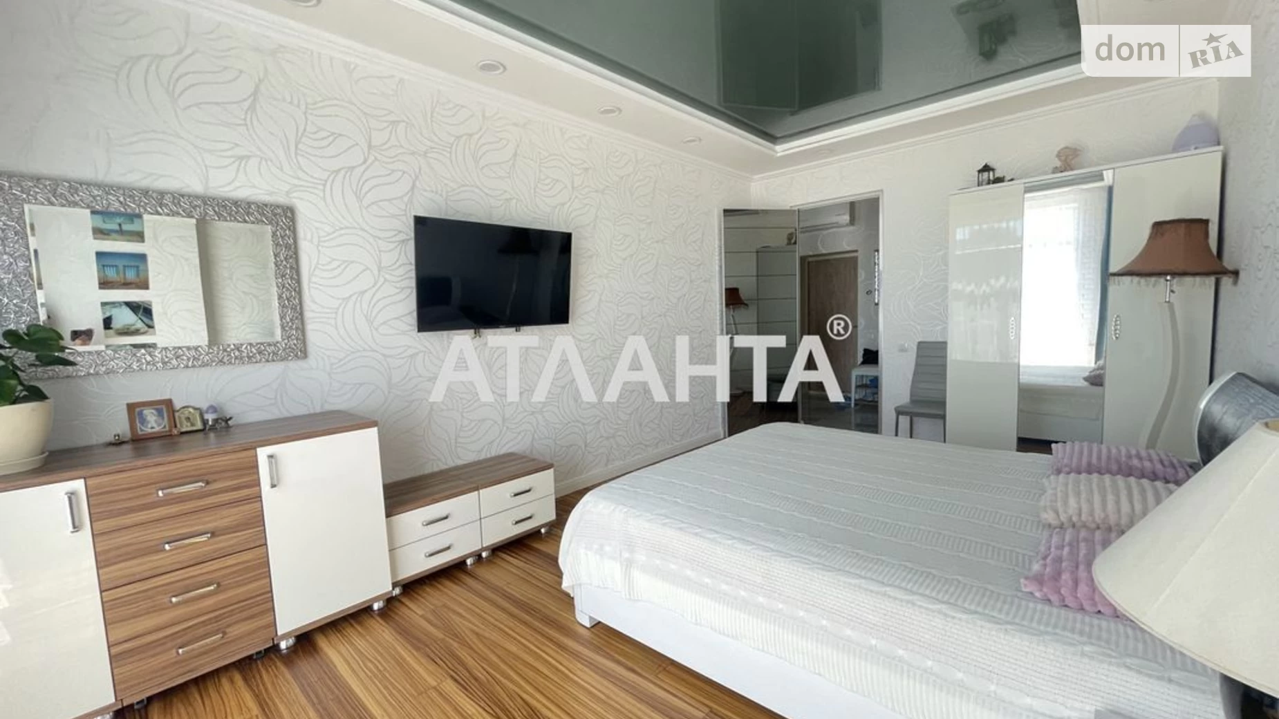 Продается 1-комнатная квартира 50 кв. м в Одессе, ул. Леонтовича, 16А