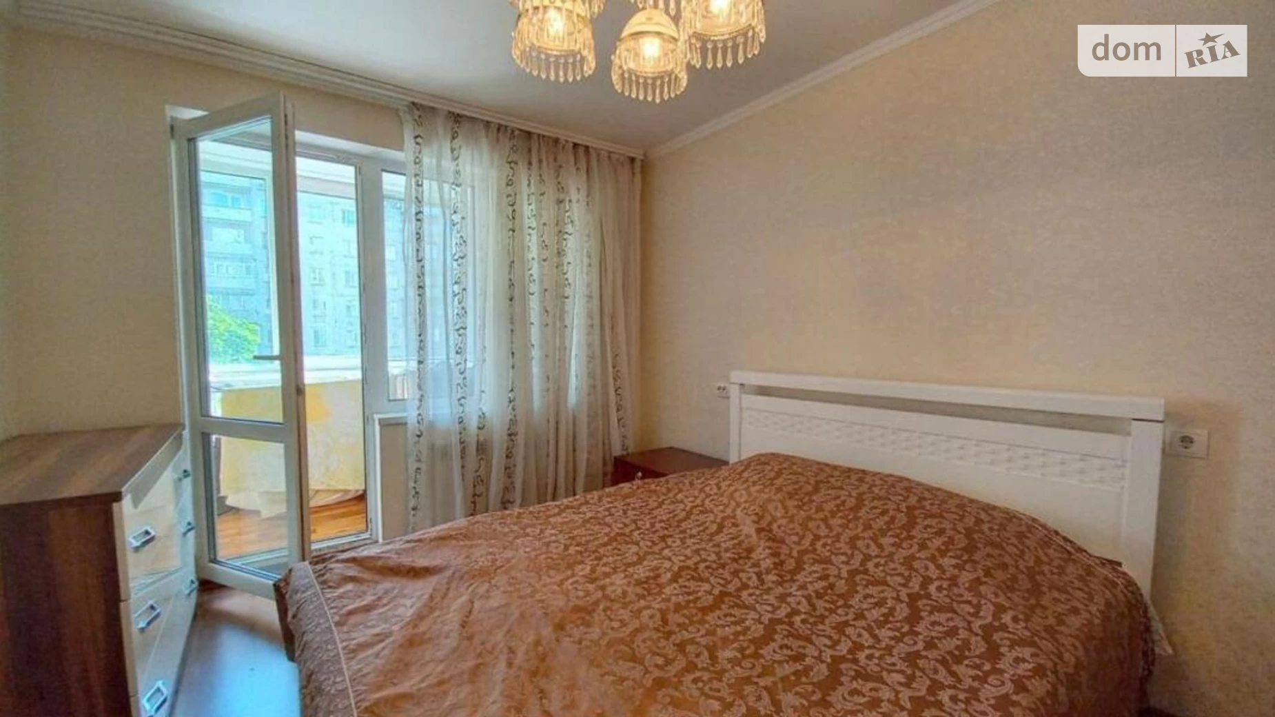 Продается 3-комнатная квартира 65 кв. м в Киеве, ул. Героев полка АЗОВ(Маршала Малиновского), 13А