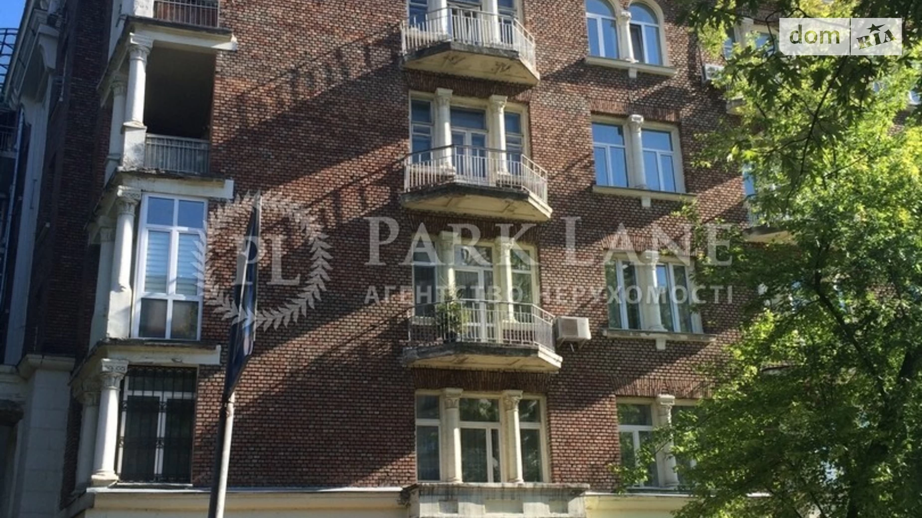 Продается 3-комнатная квартира 132 кв. м в Киеве, спуск Крутой, 6