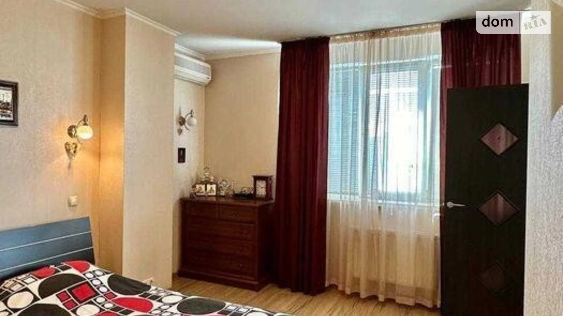 Продается 3-комнатная квартира 70 кв. м в Киеве, ул. Юрия Шумского, 1А