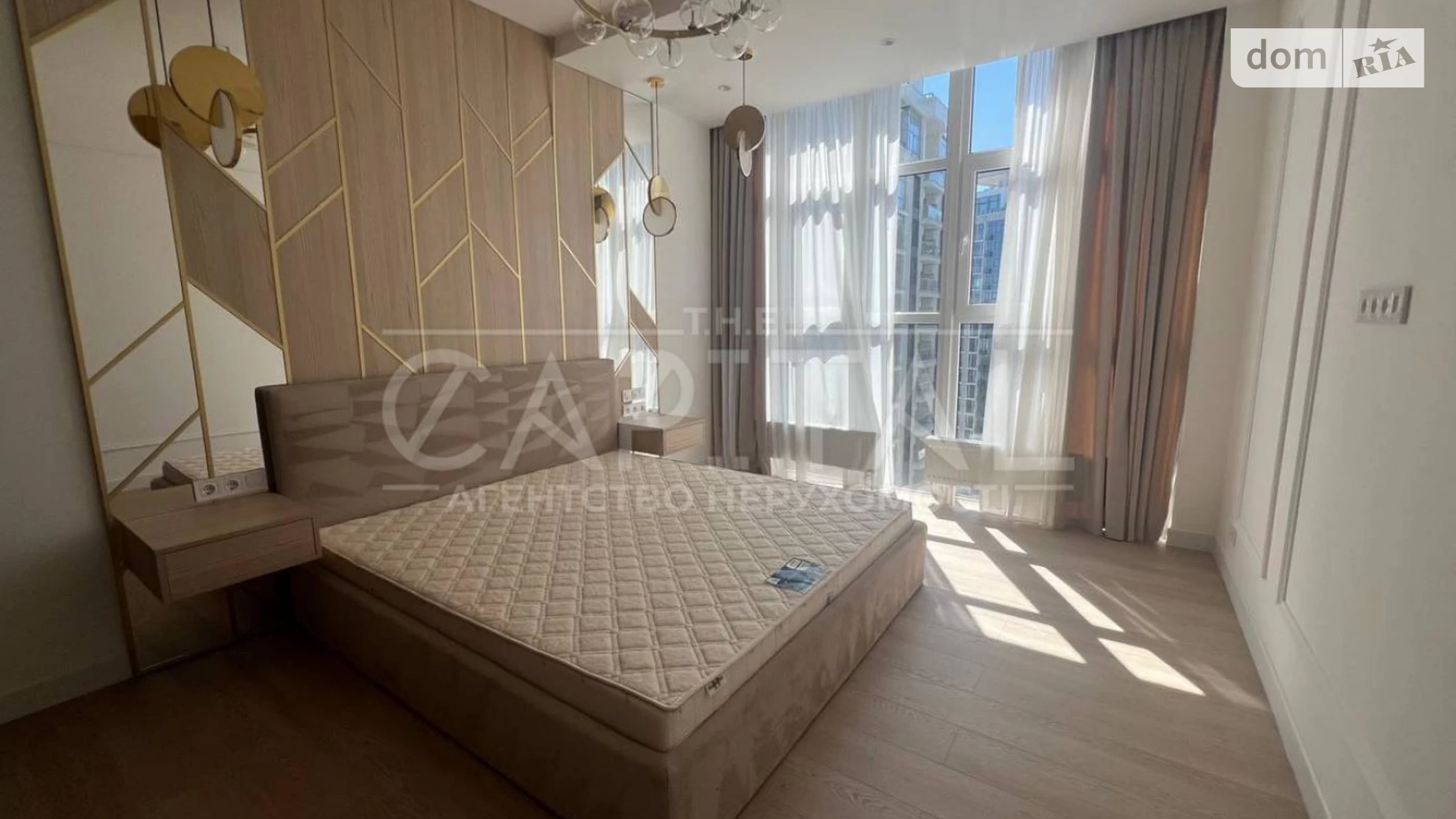 Продается 4-комнатная квартира 180 кв. м в Киеве, ул. Андрея Верхогляда(Драгомирова)