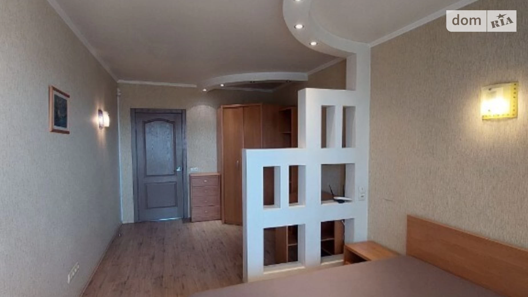 Продается 3-комнатная квартира 68.4 кв. м в Днепре, Донецкое шоссе