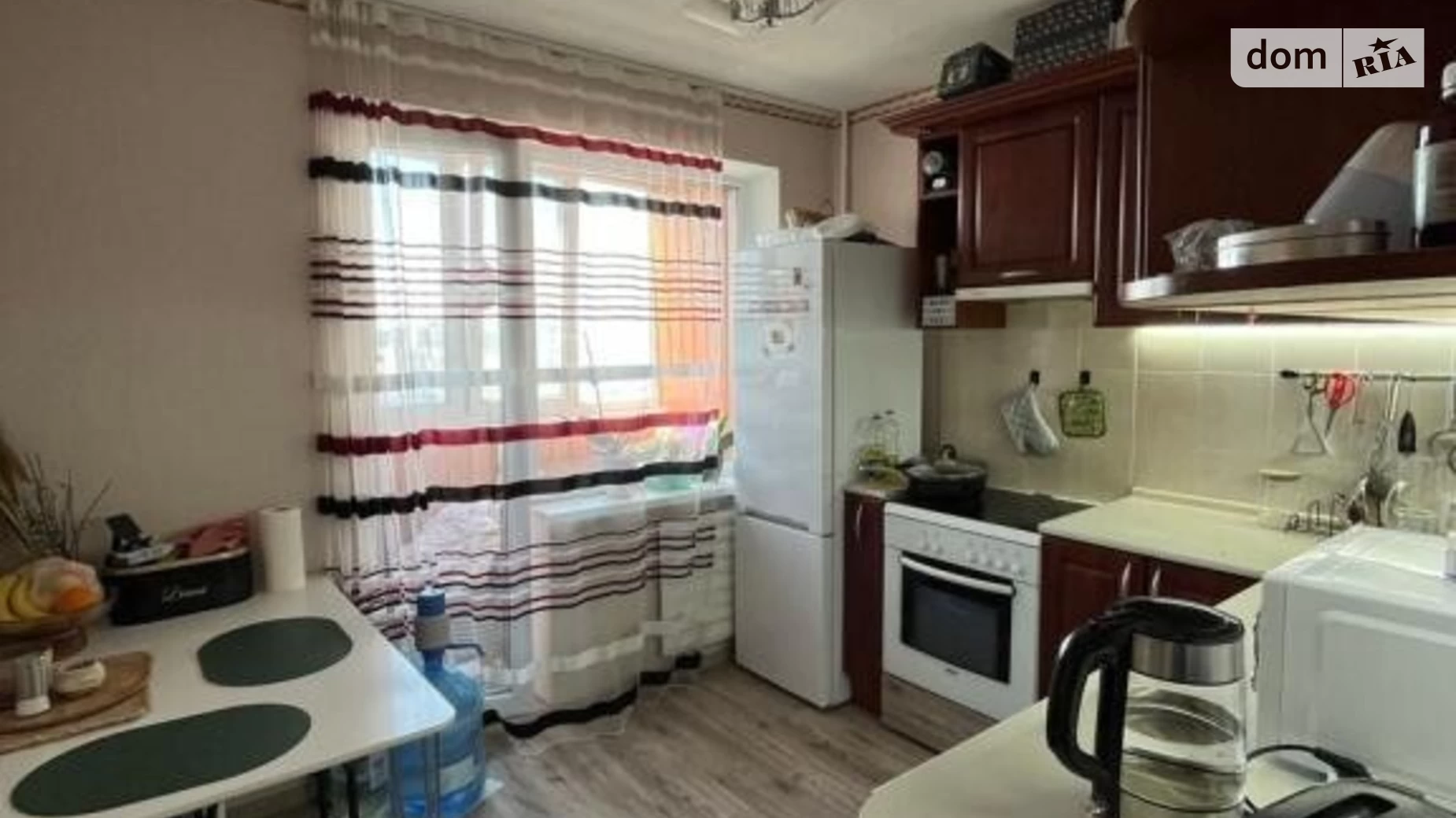 Продается 1-комнатная квартира 35 кв. м в Киеве, просп. Владимира Ивасюка, 53
