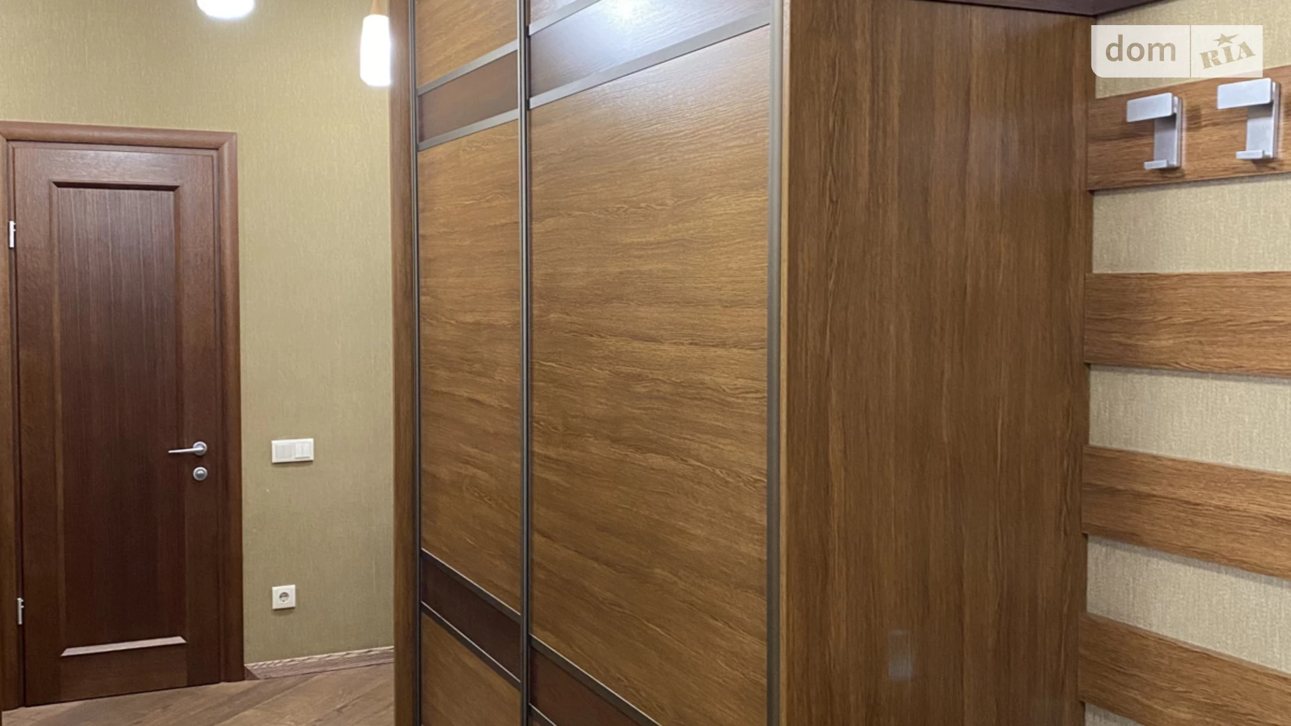 Продается 3-комнатная квартира 83 кв. м в Киеве, ул. Регенераторная, 4 корпус 7