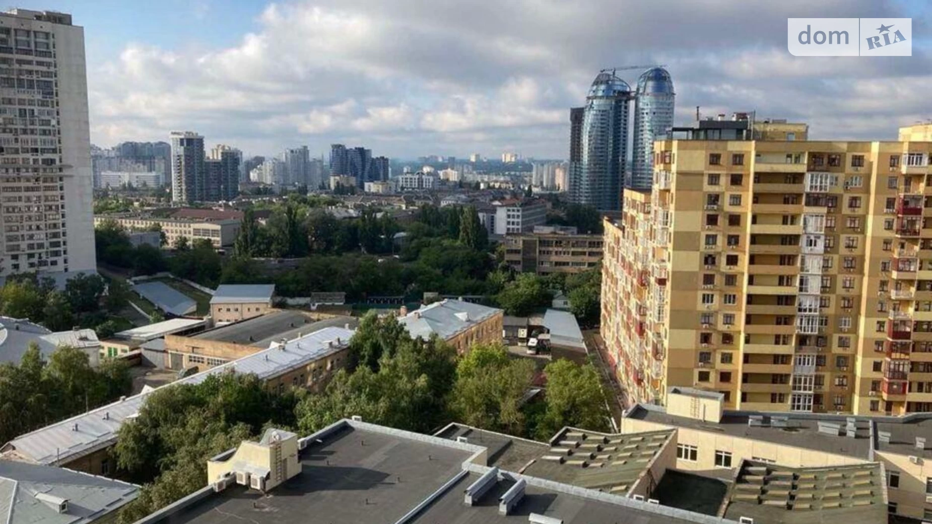 Продается 3-комнатная квартира 137 кв. м в Киеве, ул. Коновальца Евгения, 36Б