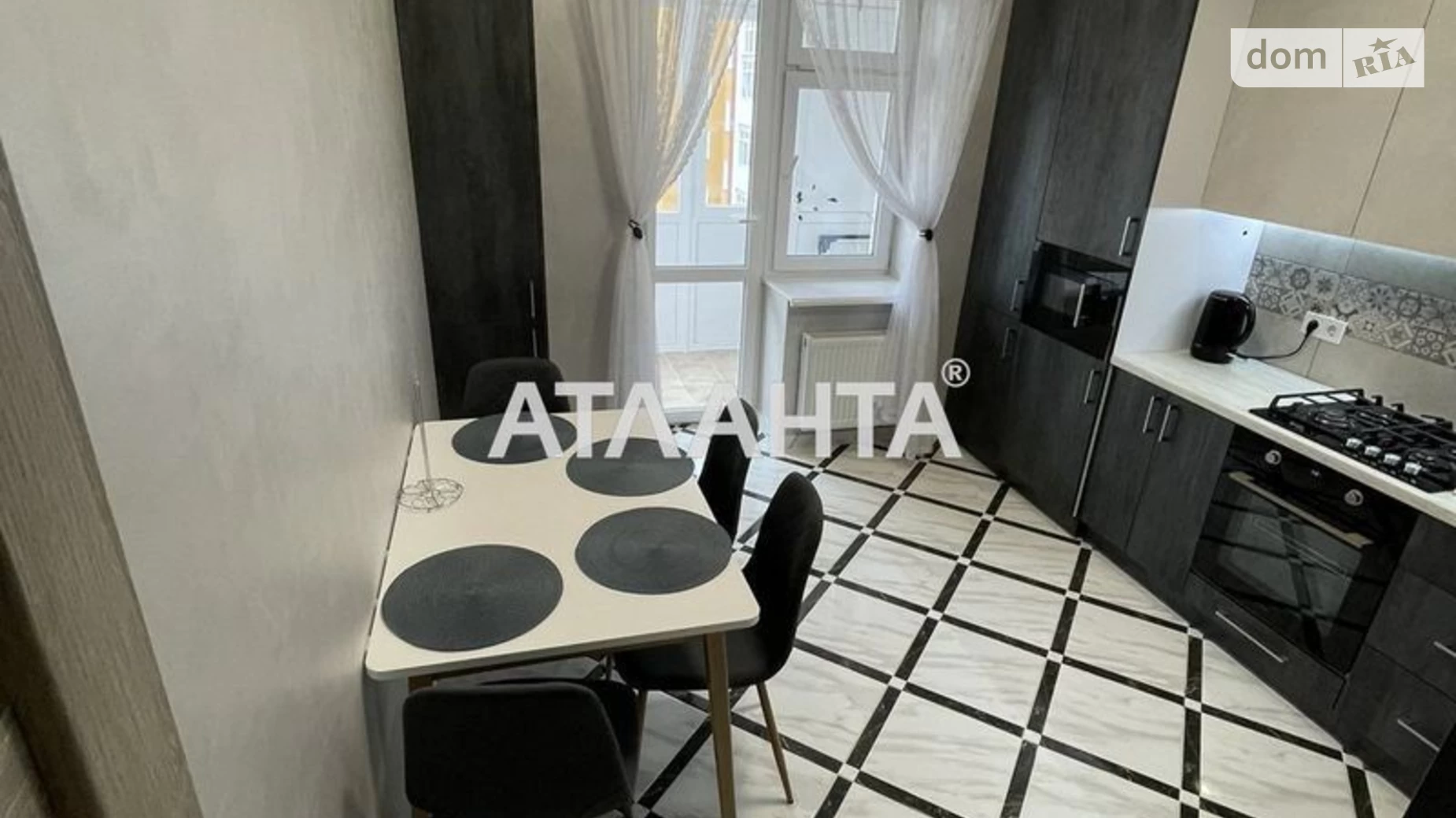 Продается 2-комнатная квартира 69.8 кв. м в Львове, ул. Жасминовая