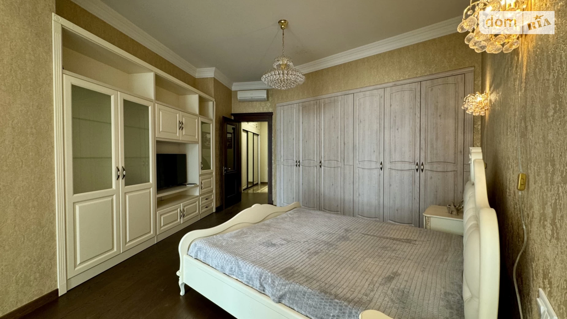 Продается 2-комнатная квартира 126 кв. м в Одессе, бул. Лидерсовский, 5