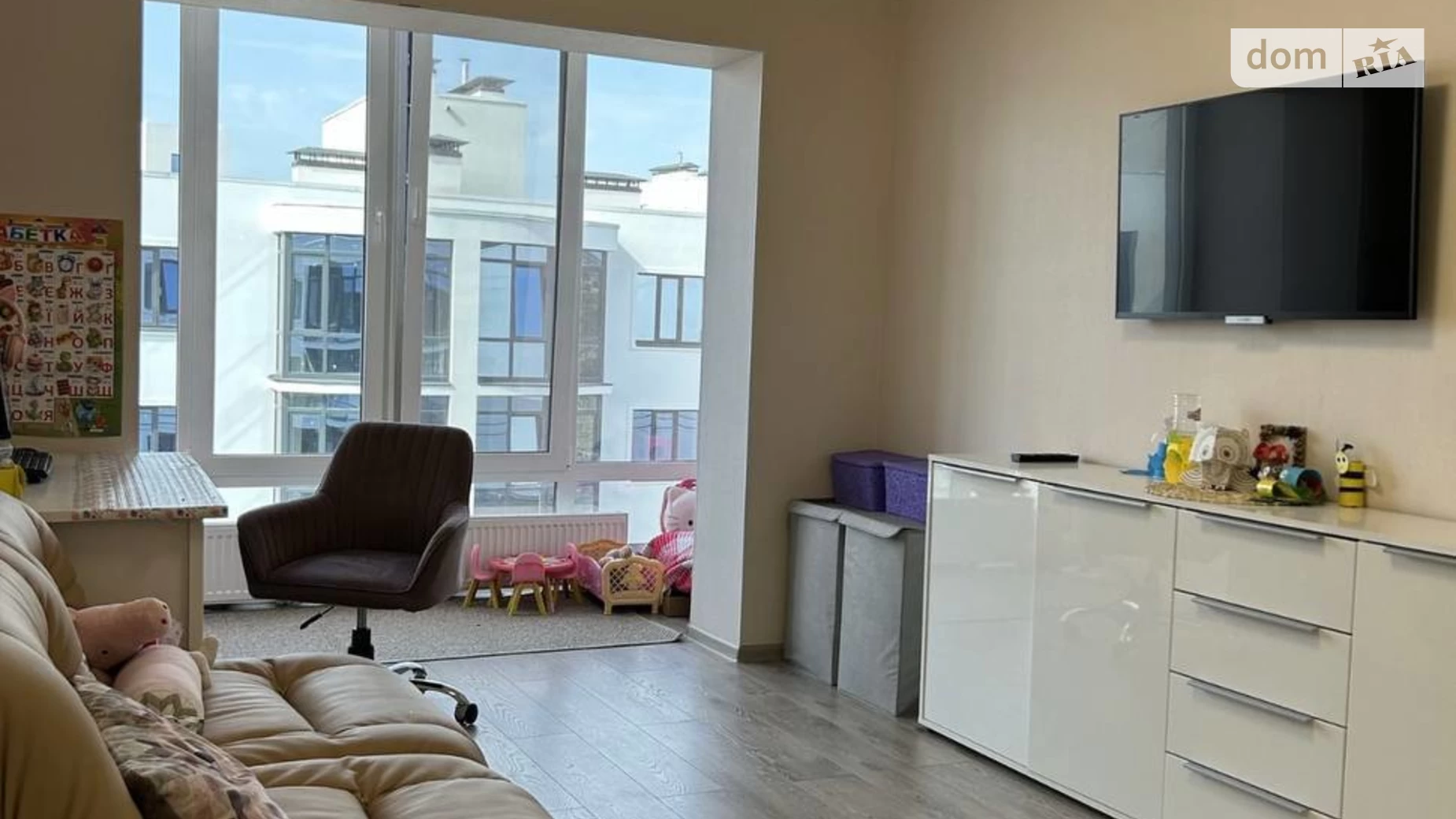 Продается 2-комнатная квартира 70 кв. м в Ирпене, ул. Патриотов, 2