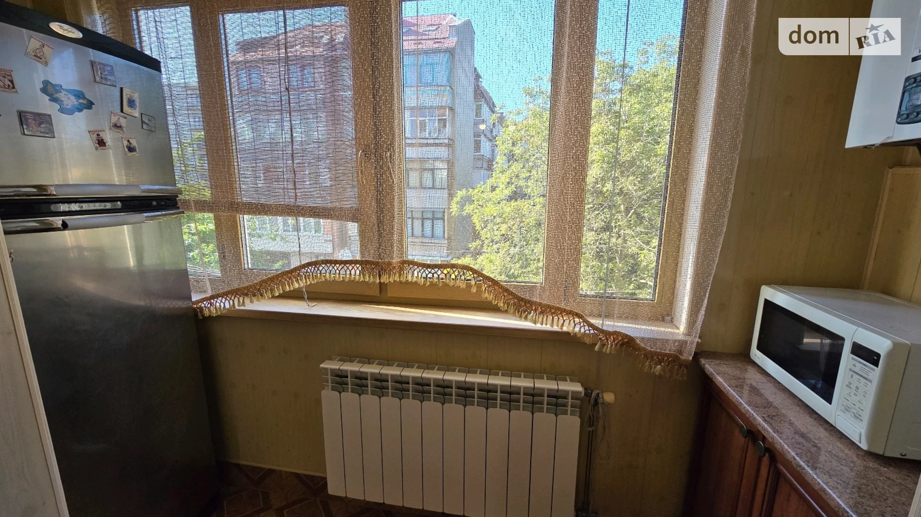 Продается 4-комнатная квартира 90 кв. м в Ужгороде