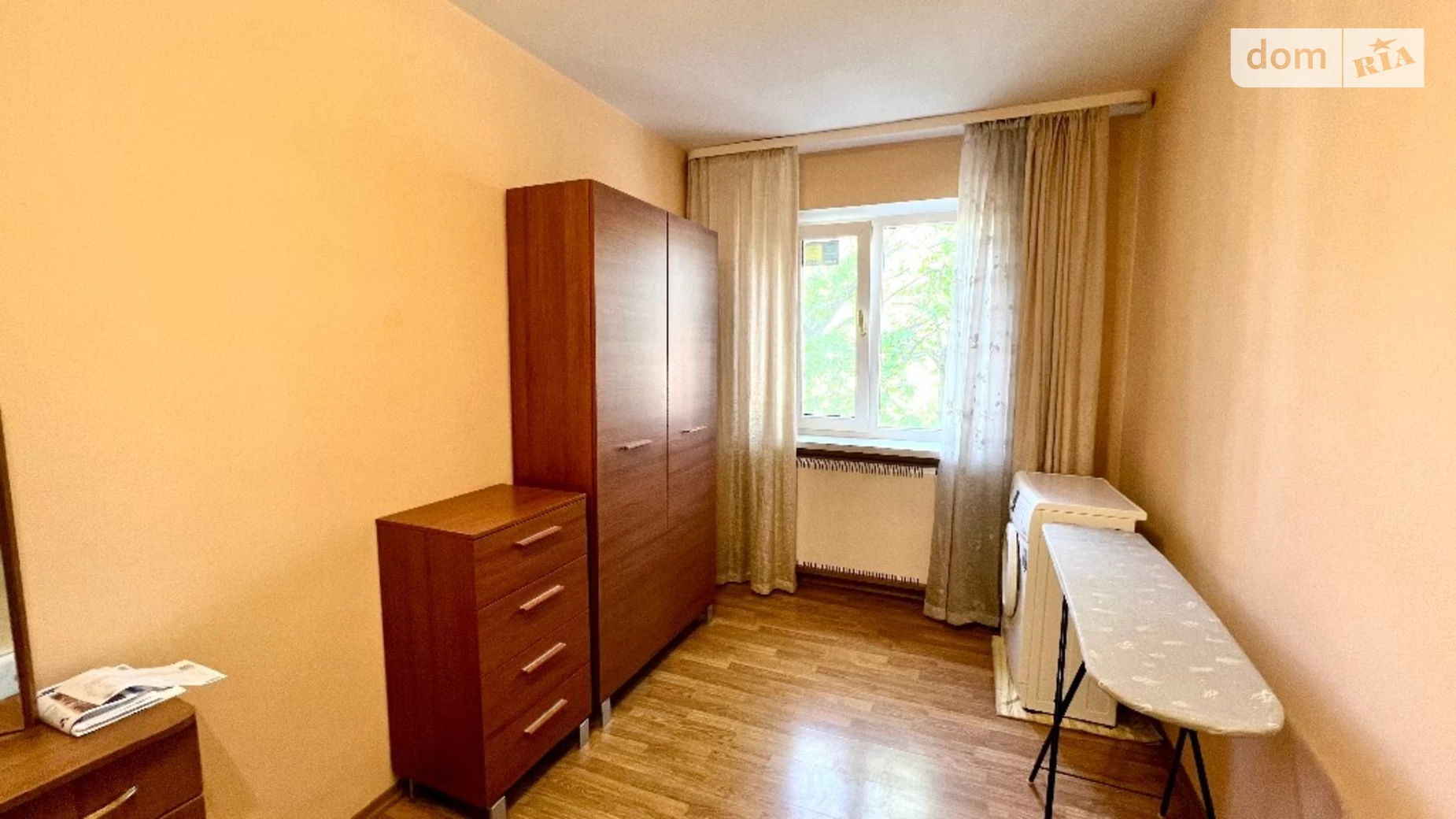 Продається 2-кімнатна квартира 45 кв. м у Одесі, вул. Ніжинська