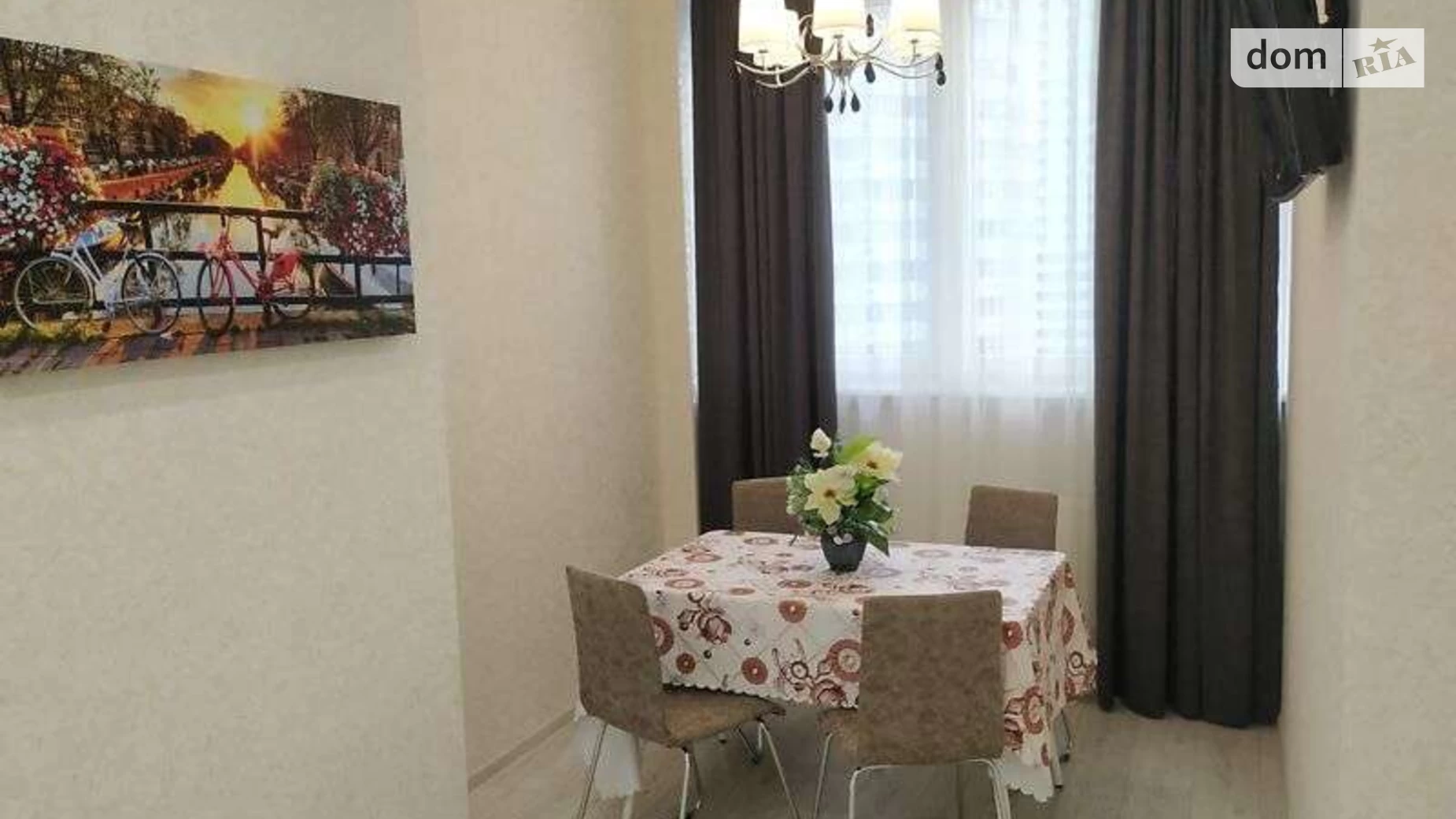 Продается 2-комнатная квартира 60 кв. м в Одессе, ул. Люстдорфская дорога, 55Л