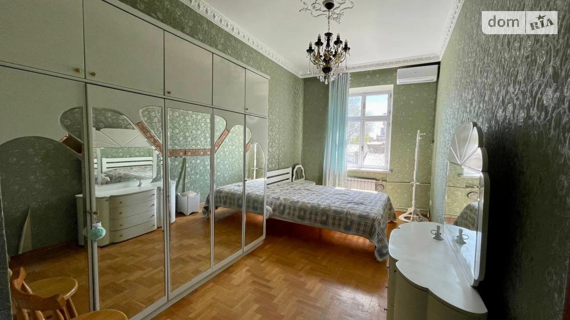 Продается 2-комнатная квартира 67 кв. м в Одессе, ул. Жуковского