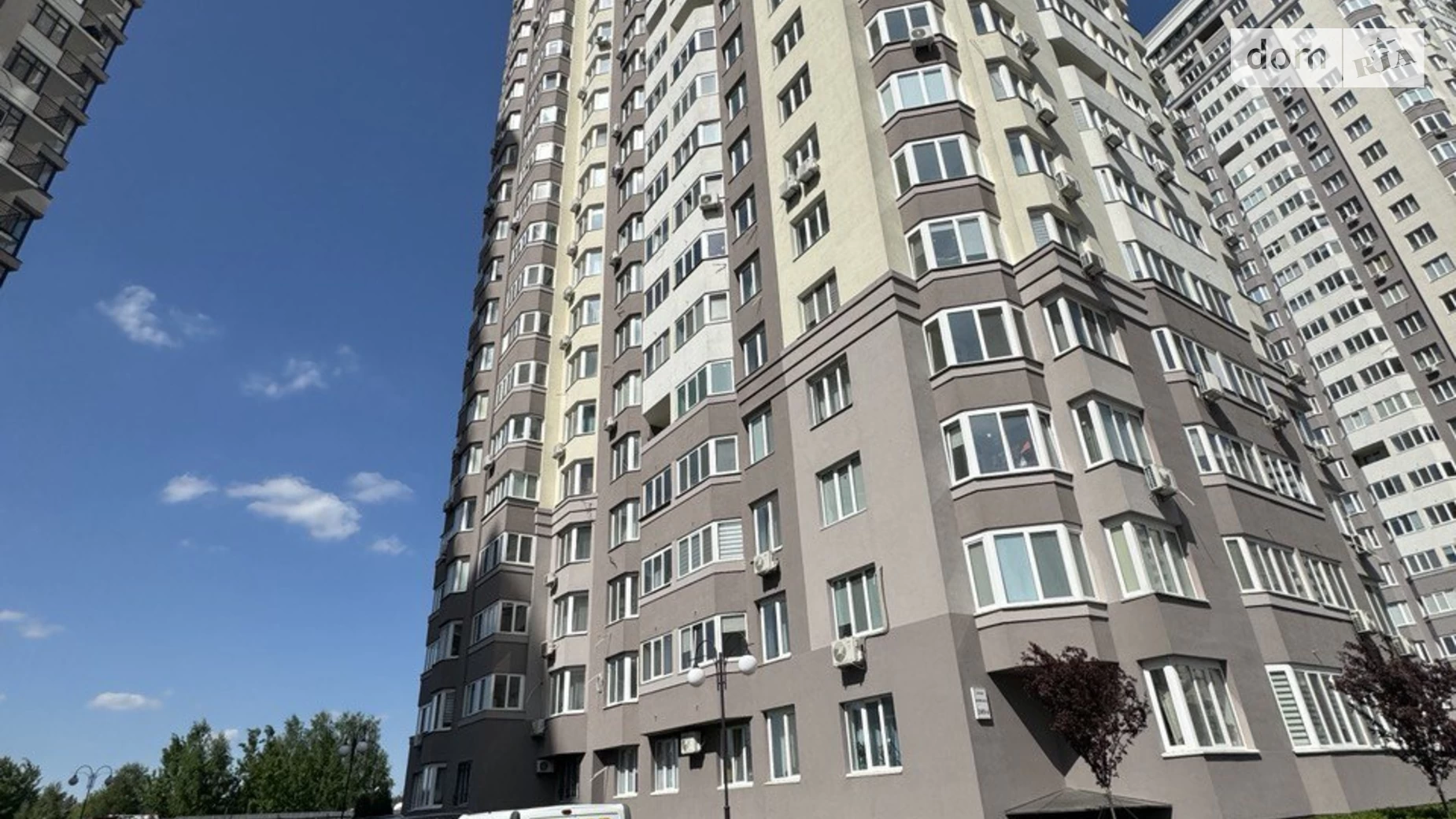 Продается 1-комнатная квартира 40 кв. м в Броварах, ул. Киевская