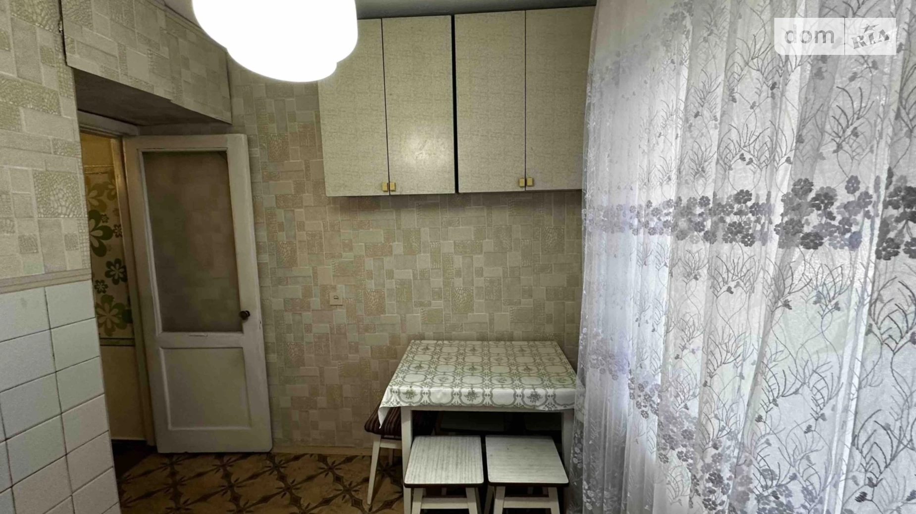 Продается 3-комнатная квартира 63 кв. м в Днепре, ул. Шухевича Романа, 37
