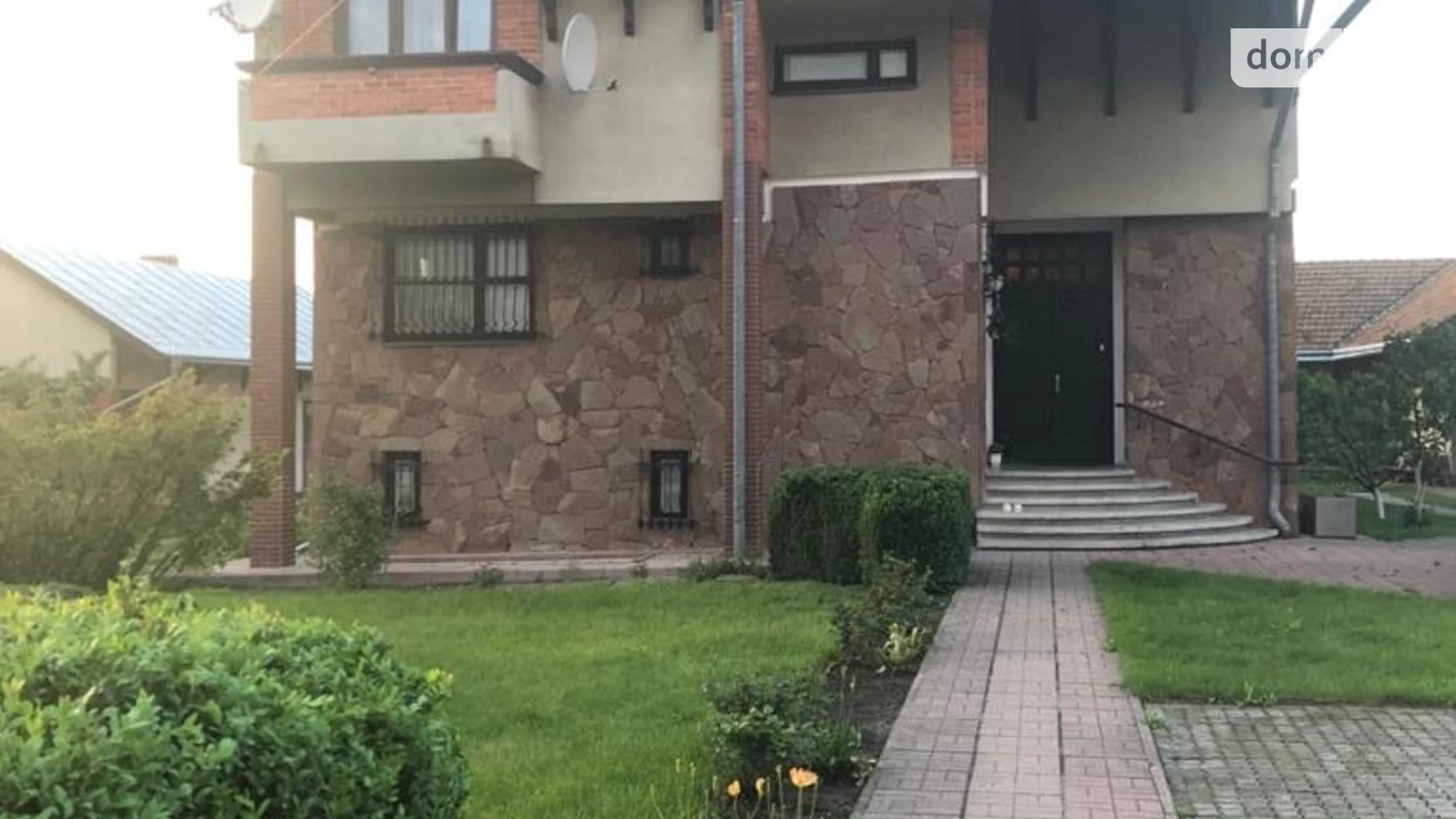 Продається будинок 2 поверховий 470 кв. м з бесідкою, вул. Адамівська, 6