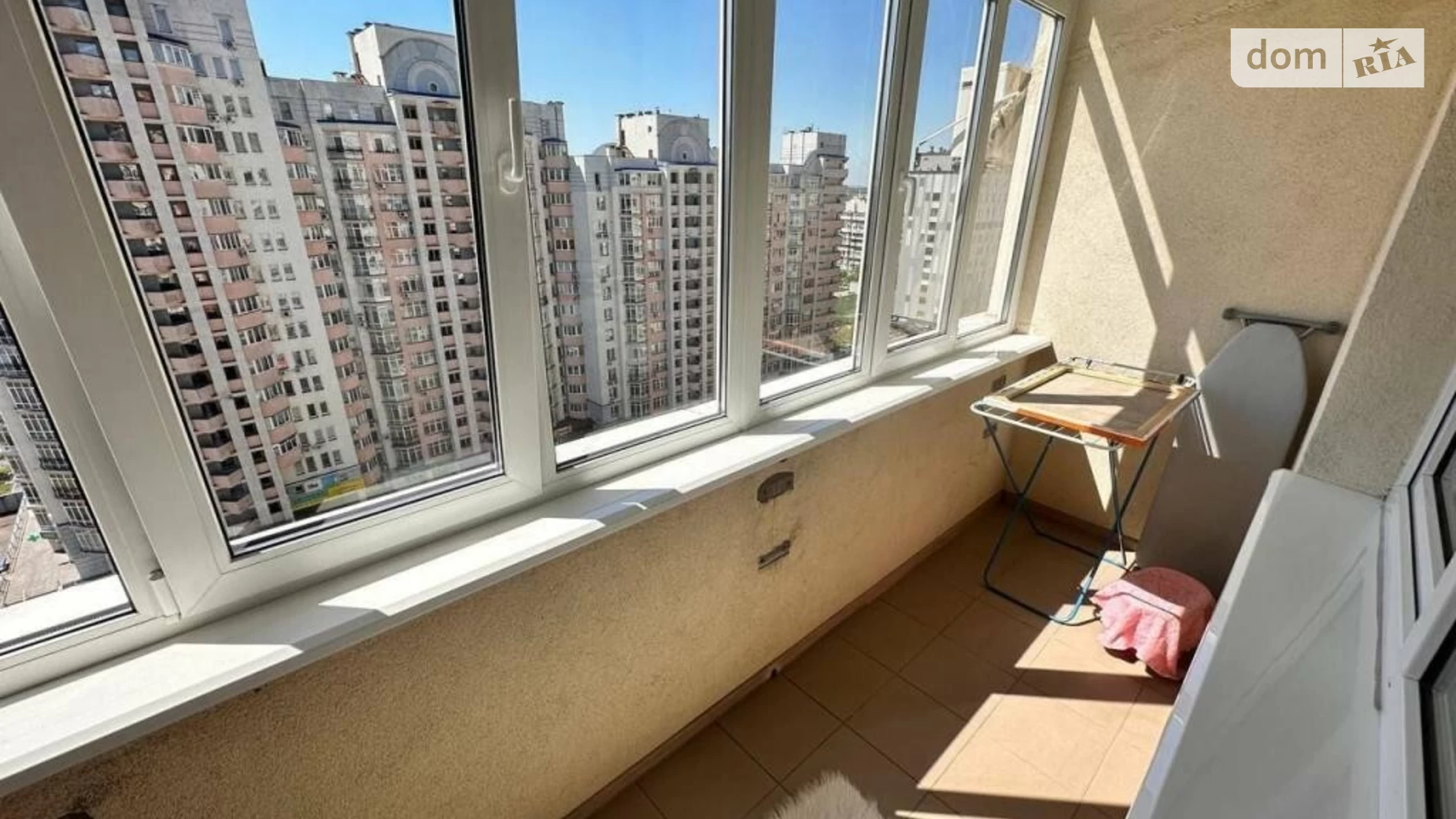 Продается 1-комнатная квартира 42 кв. м в Киеве, ул. Василия Симоненко, 5А