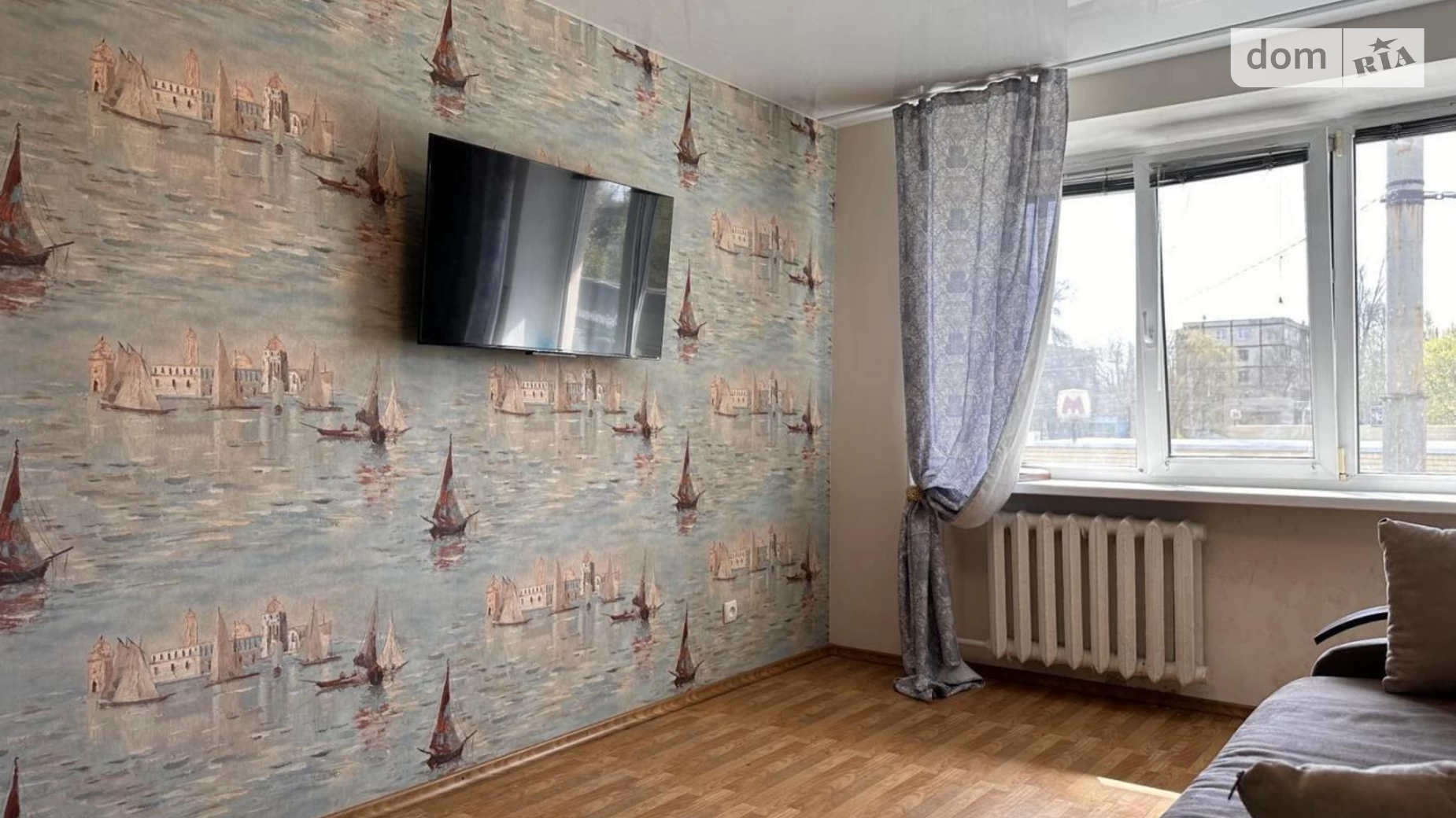 Продается 1-комнатная квартира 30 кв. м в Днепре, пл. Новокодацкая(Дзержинского)